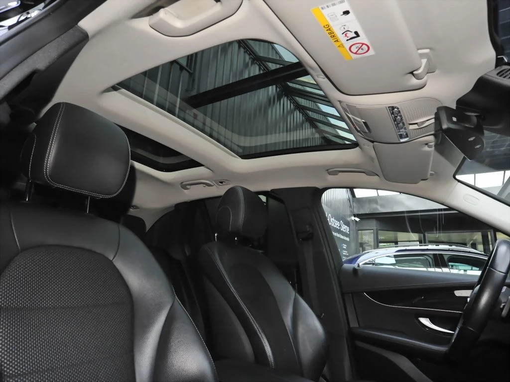 Mercedes-Benz-GLC 300 de-image-14