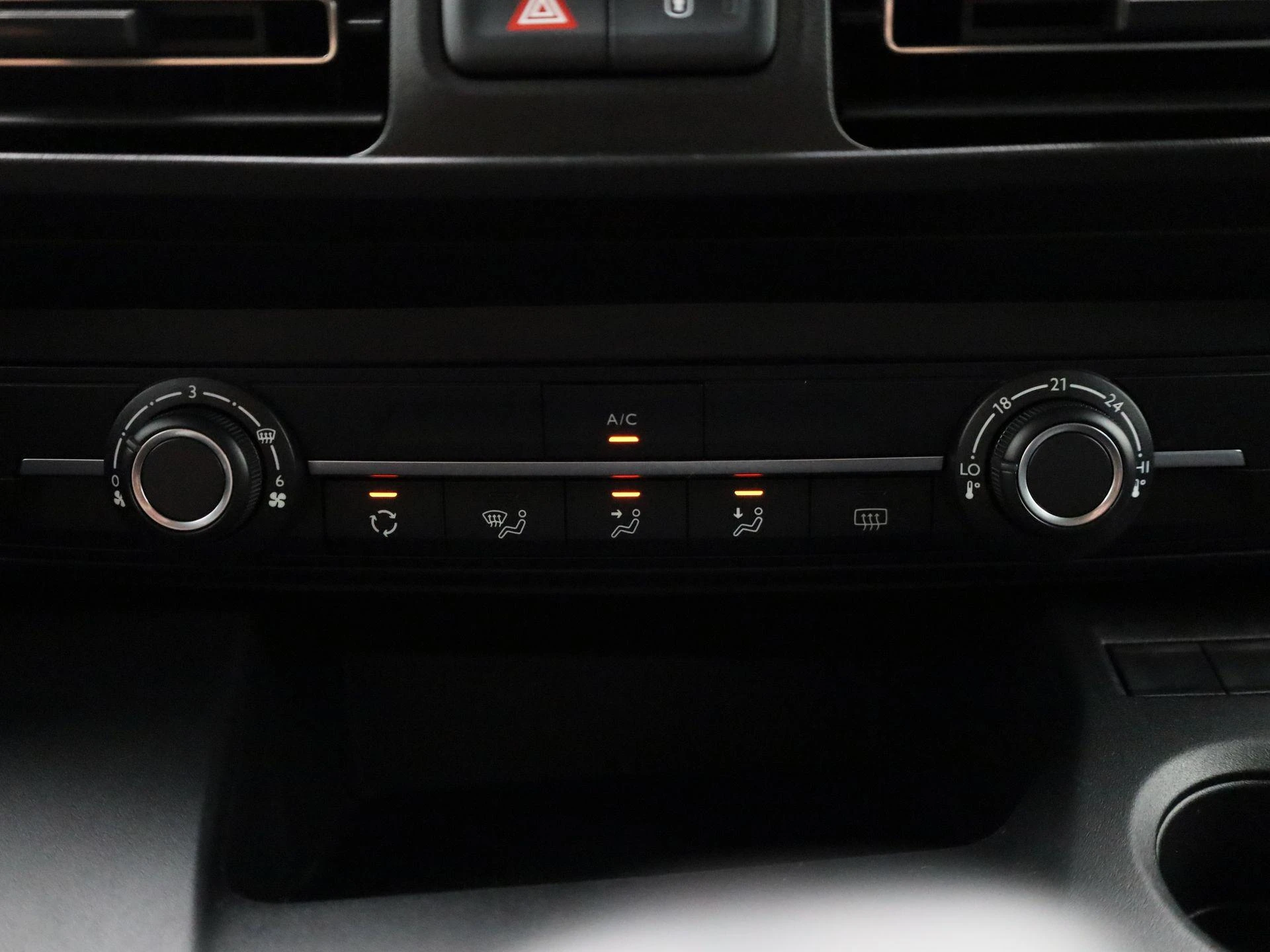 Opel-Combo Life-image-18