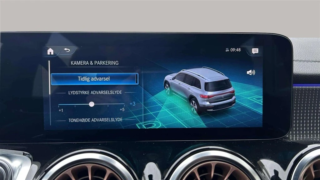 Mercedes-Benz-EQB-image-17