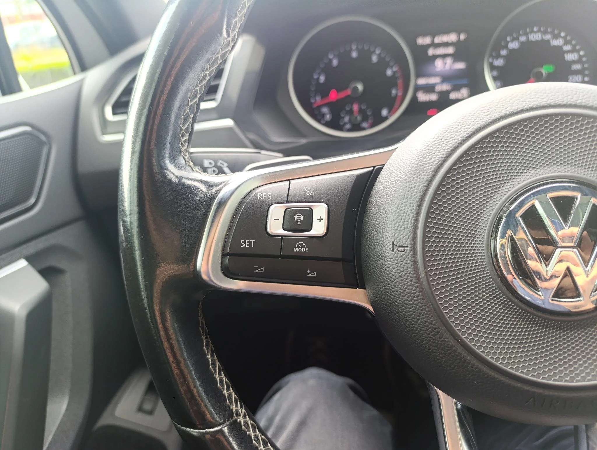 Volkswagen-Tiguan-image-23