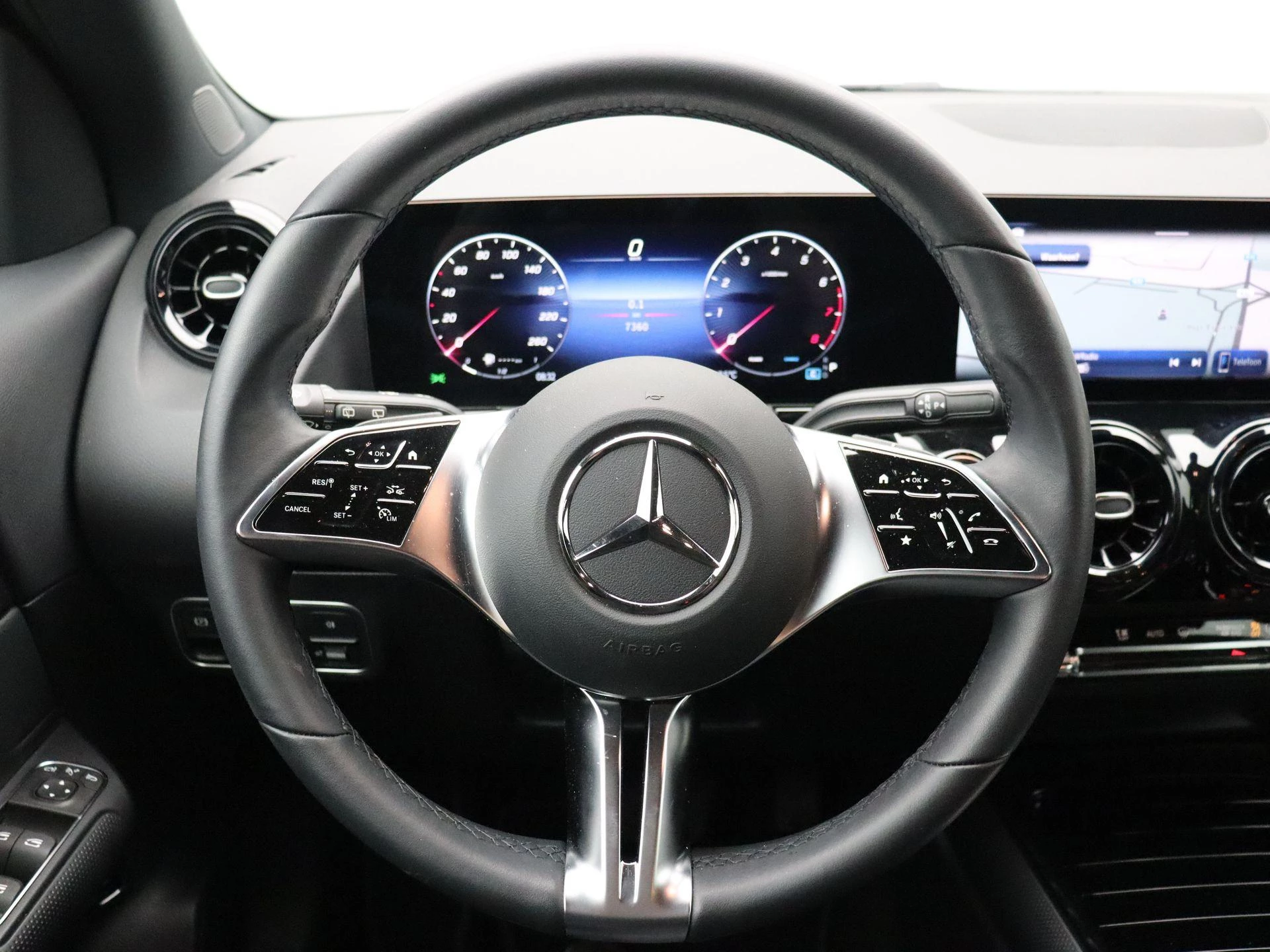 Mercedes-Benz GLA 180 Business Line + TREKHAAK + CAMERA + SENSOREN +