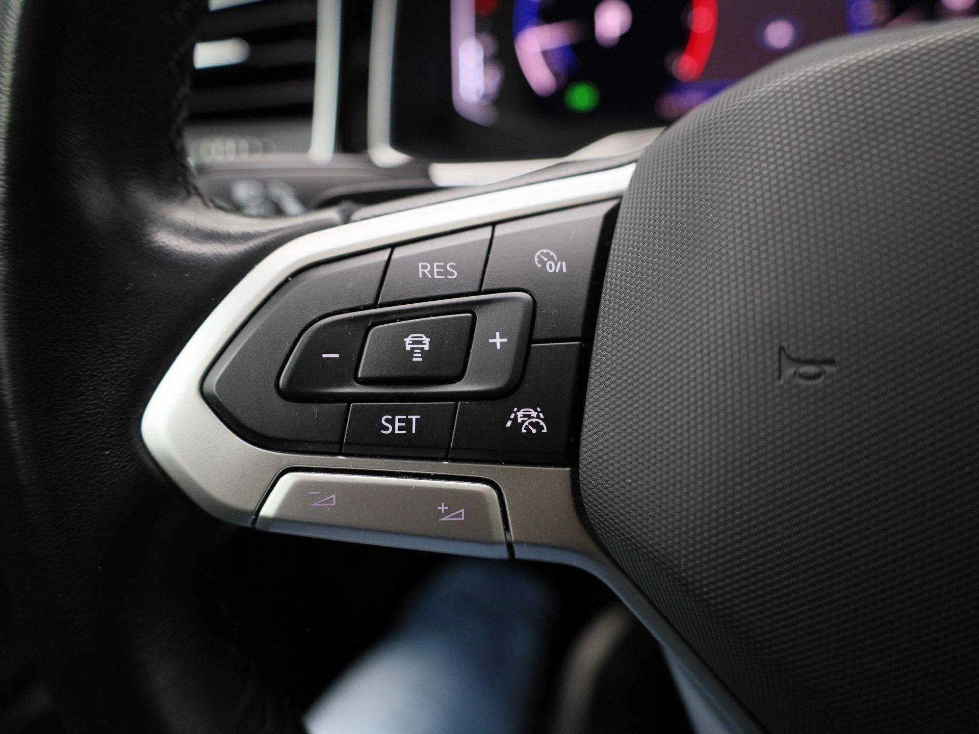 Volkswagen-Polo-image-18