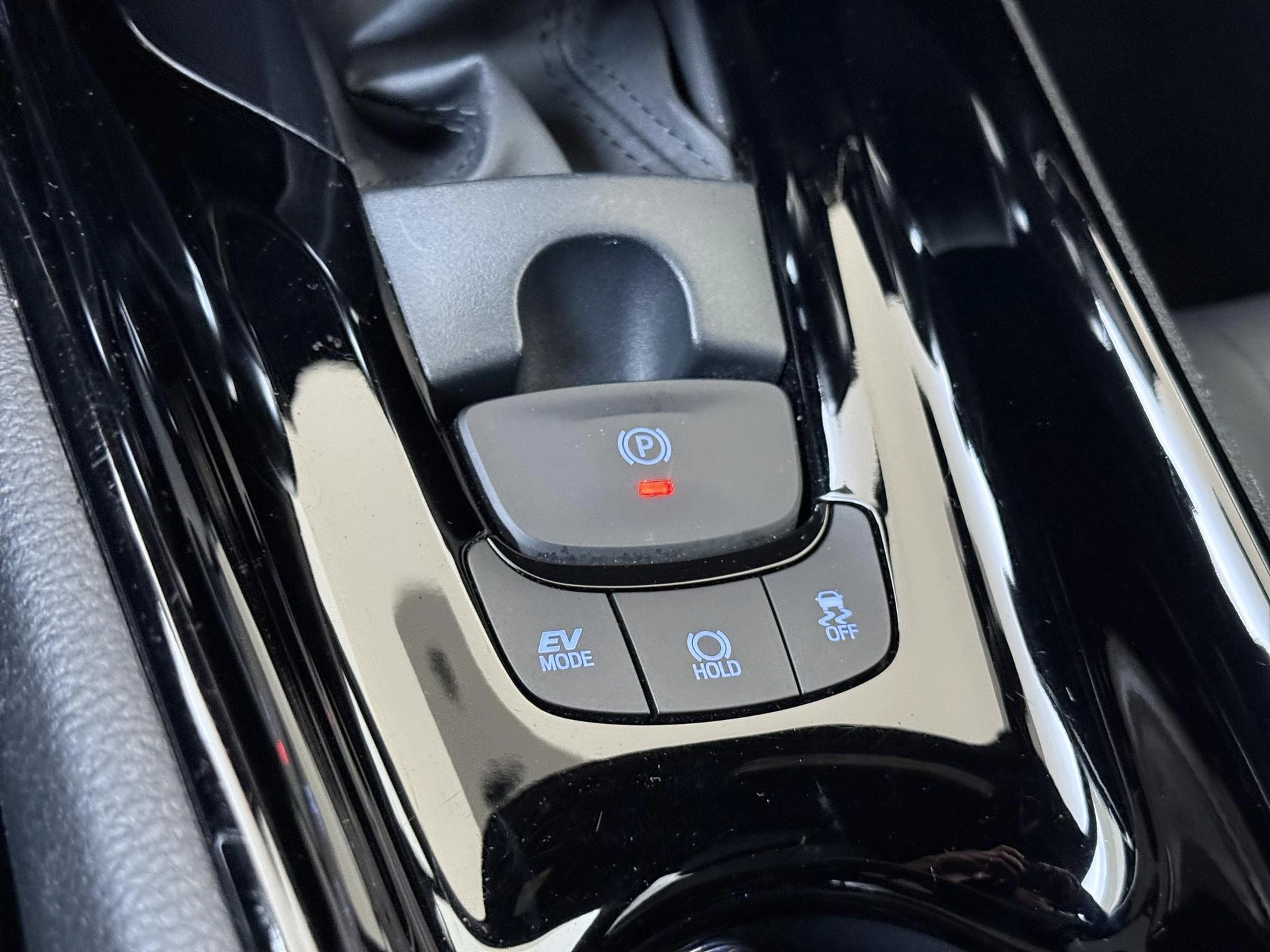 Toyota-C-HR-image-20