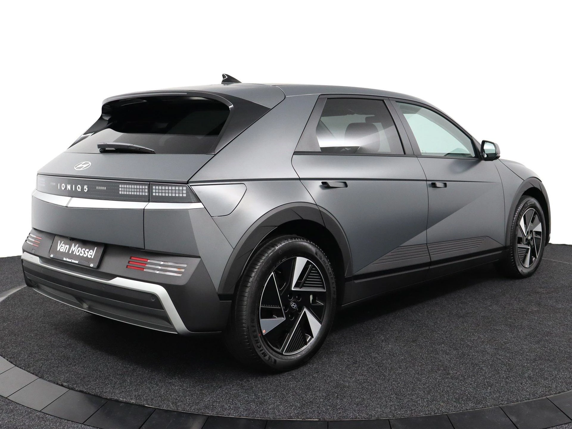 Hyundai-IONIQ 5-image-5