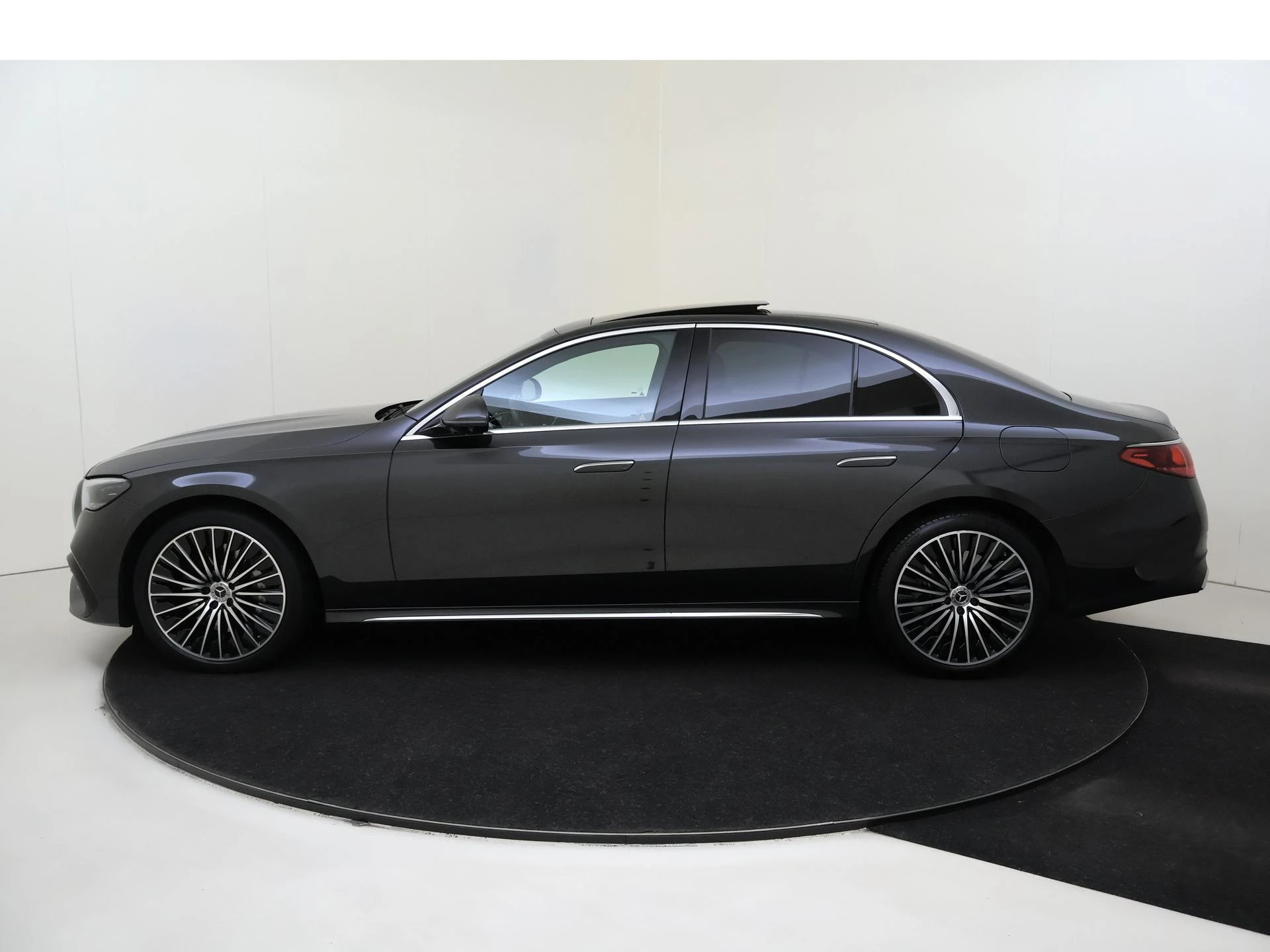 Mercedes-Benz-E-Klasse-image-7