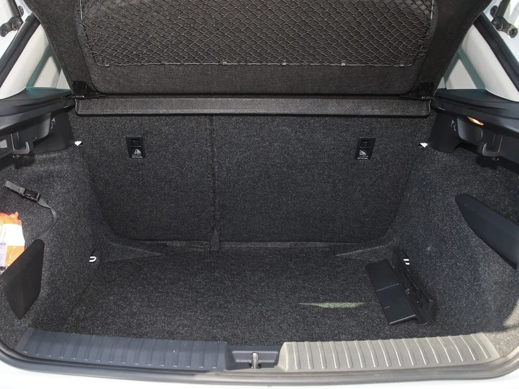 Škoda Kamiq 1.5 TSI DSG Style AHK. LED, ACC