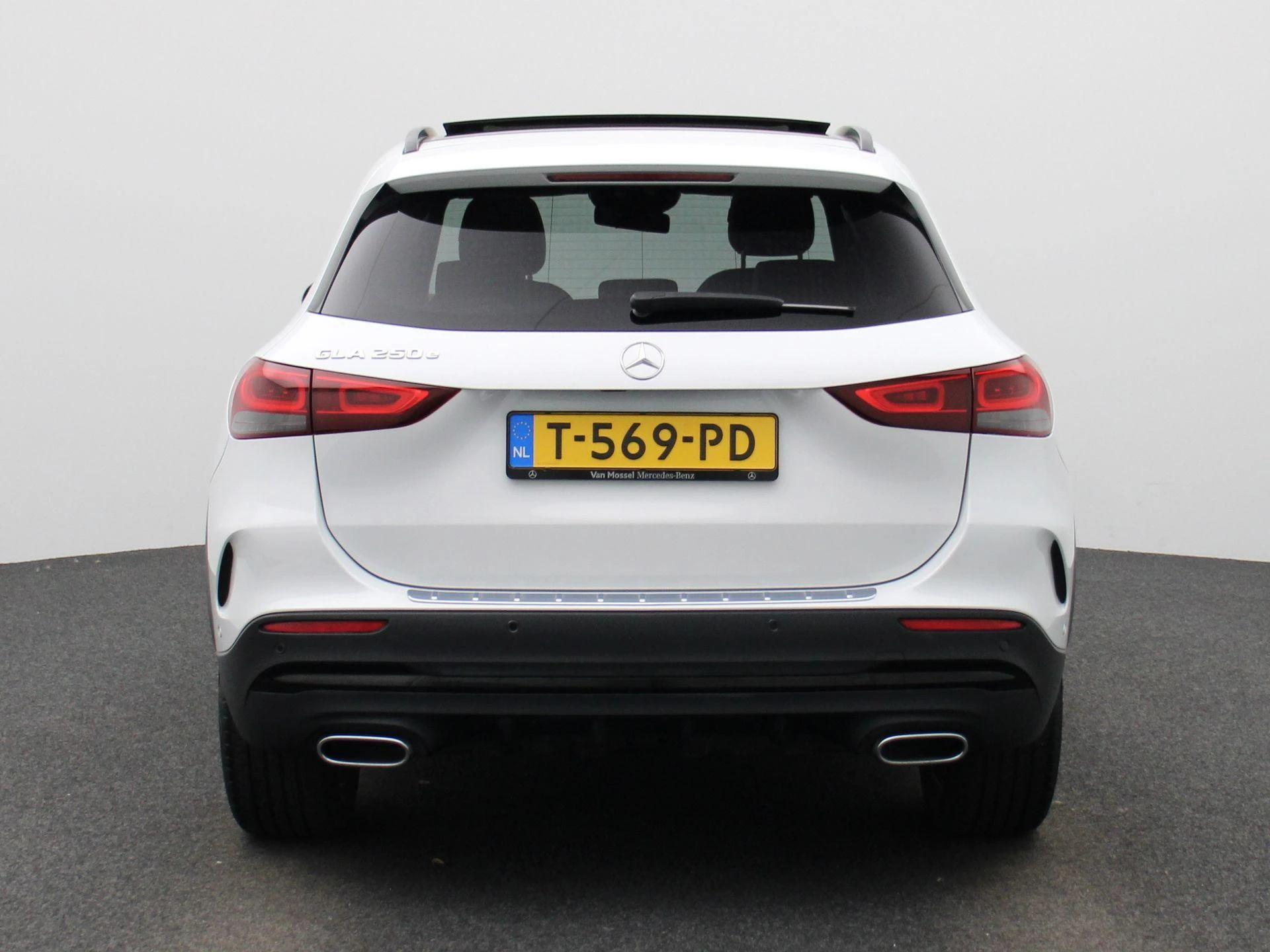Mercedes-Benz-GLA-image-4