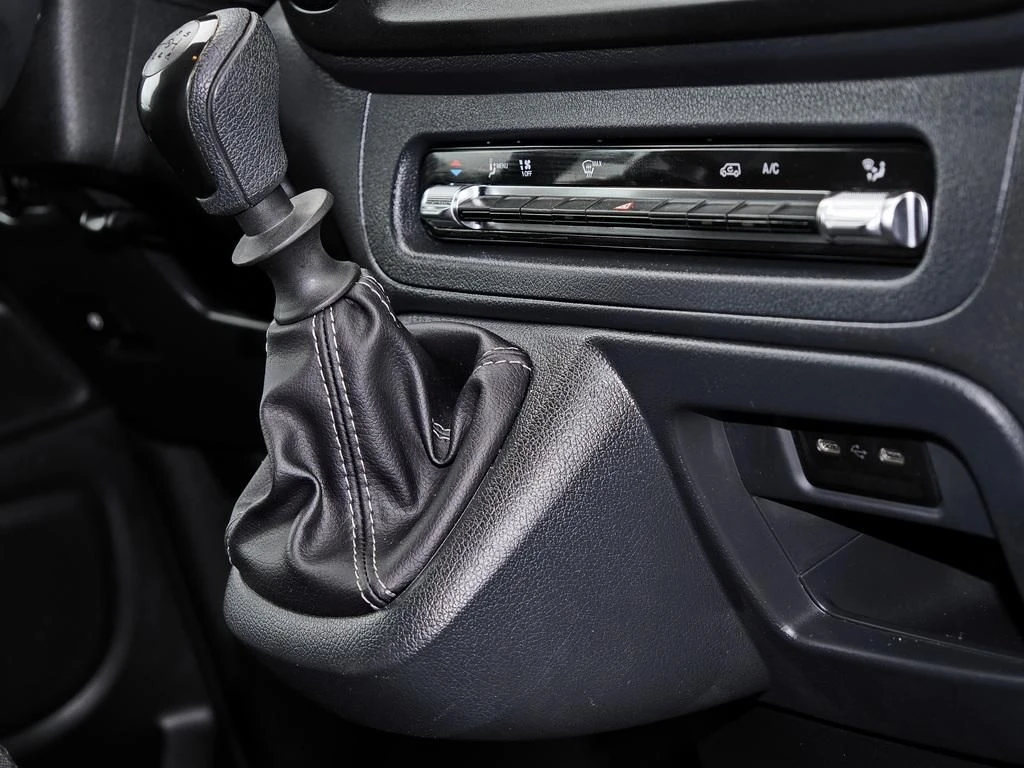 Mercedes-Benz-Vito 116-image-11