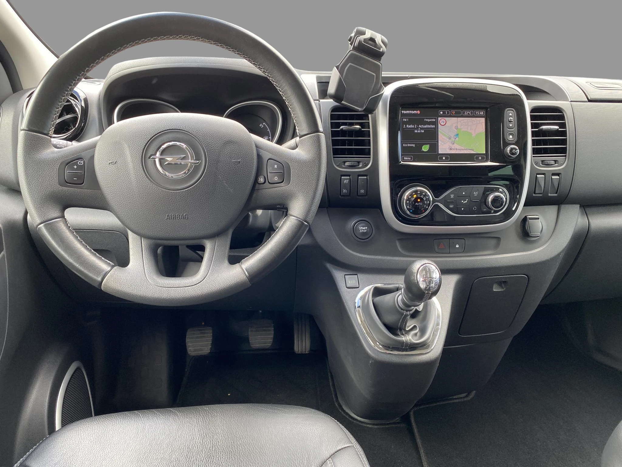 Opel-Vivaro-image-10