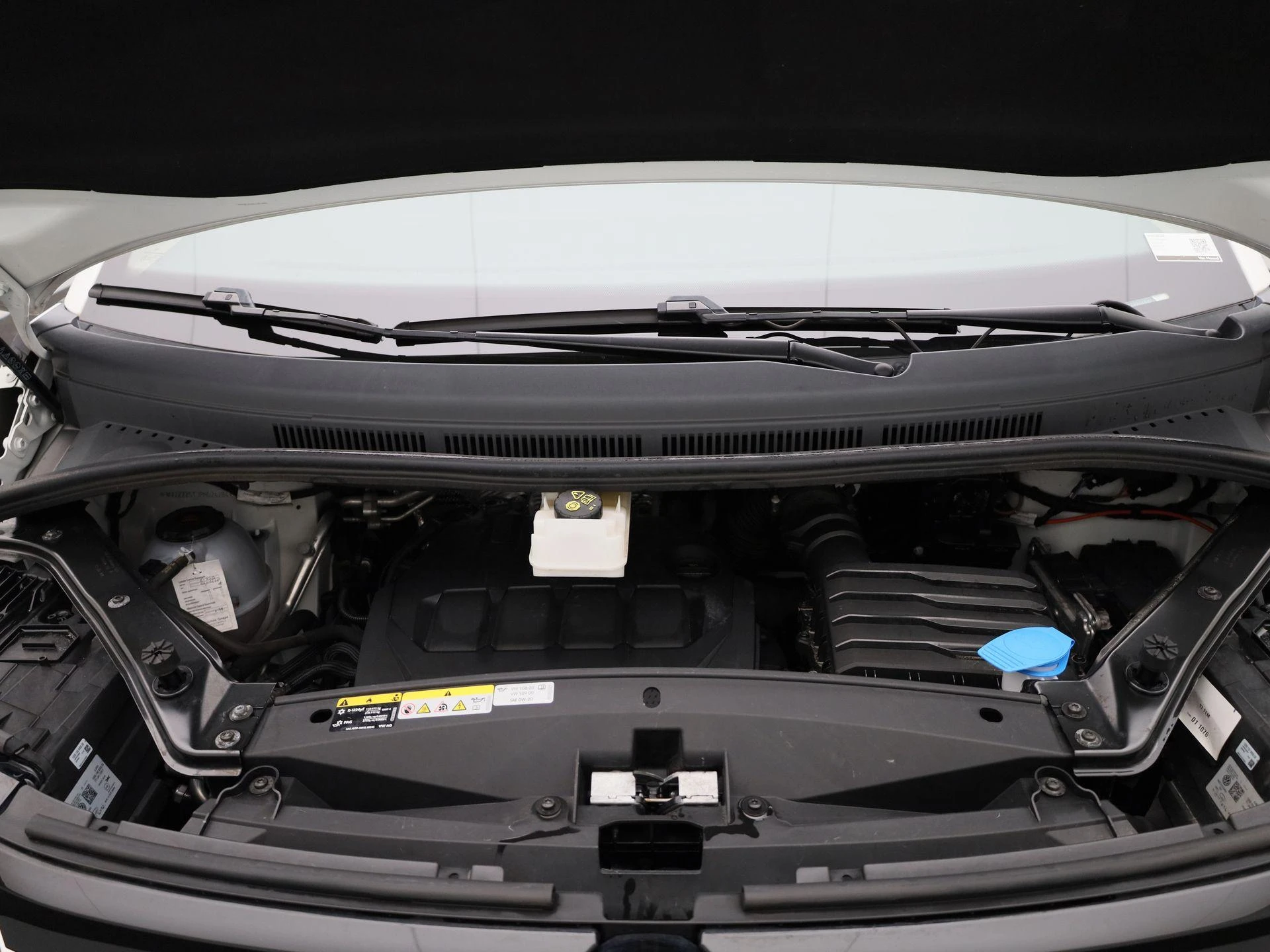 Volkswagen-Multivan-image-38