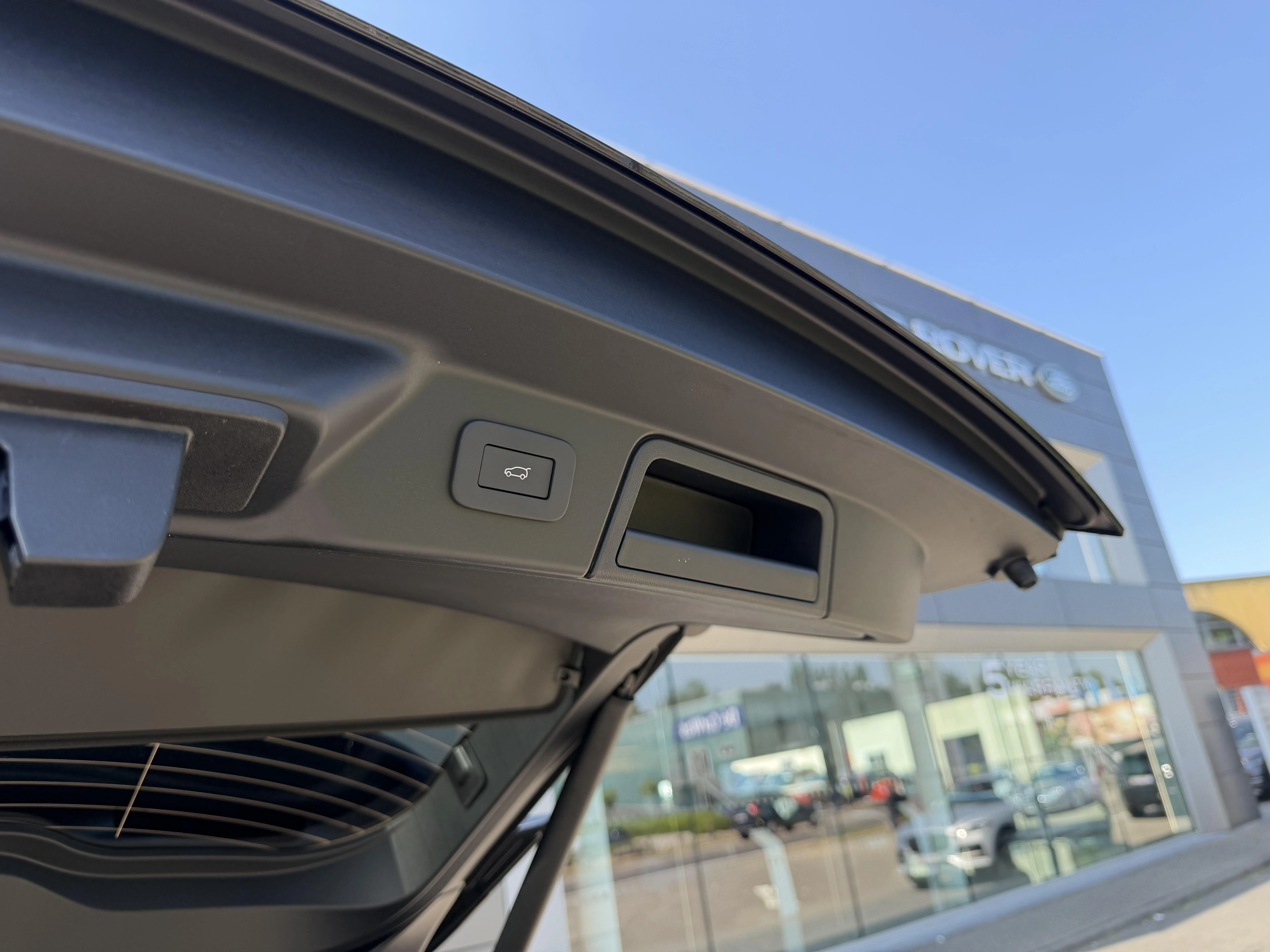 Land Rover Range Rover Velar P400e Belgravia AWD Auto. 26.75MY