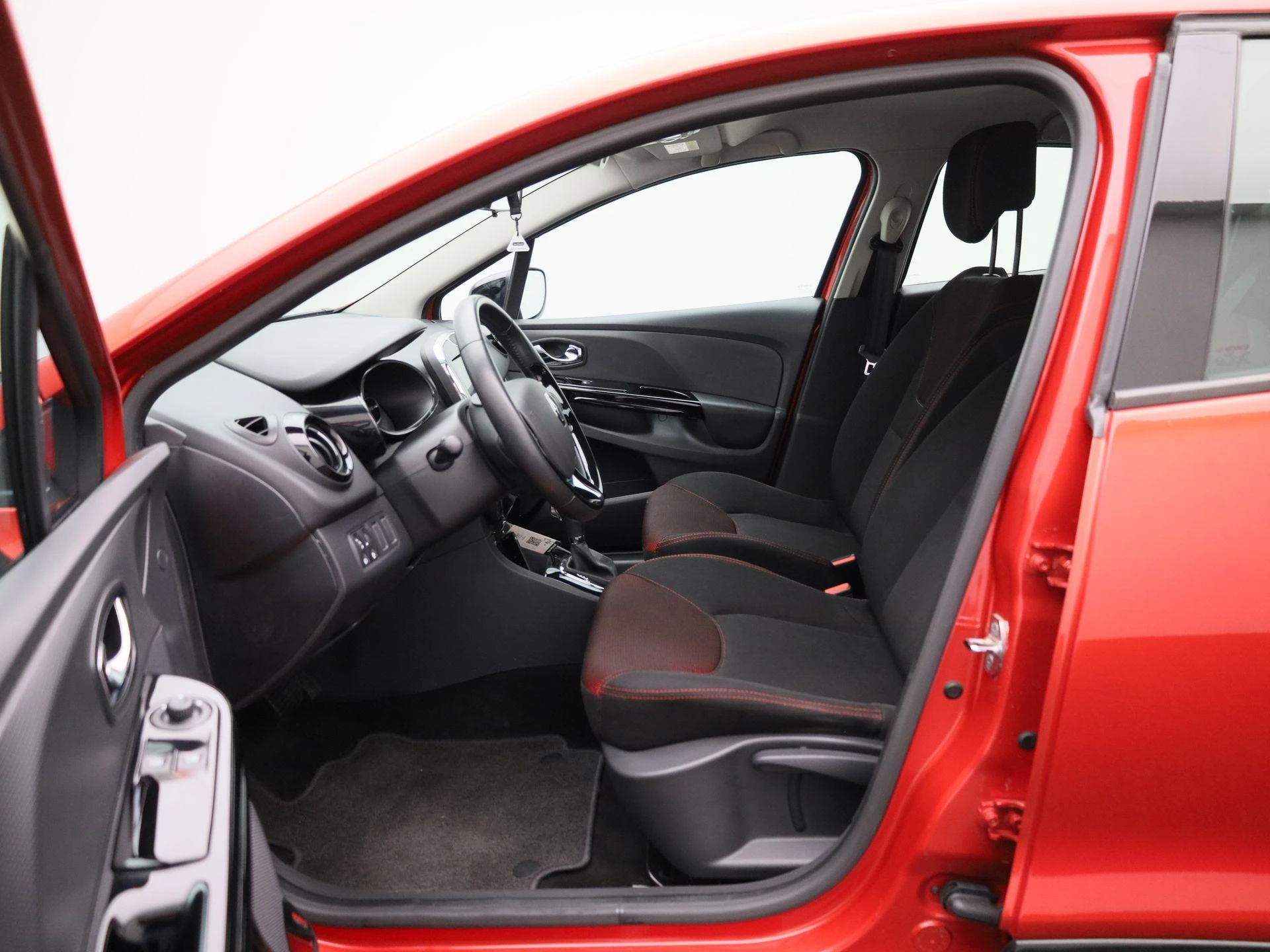 Renault-Clio-image-8