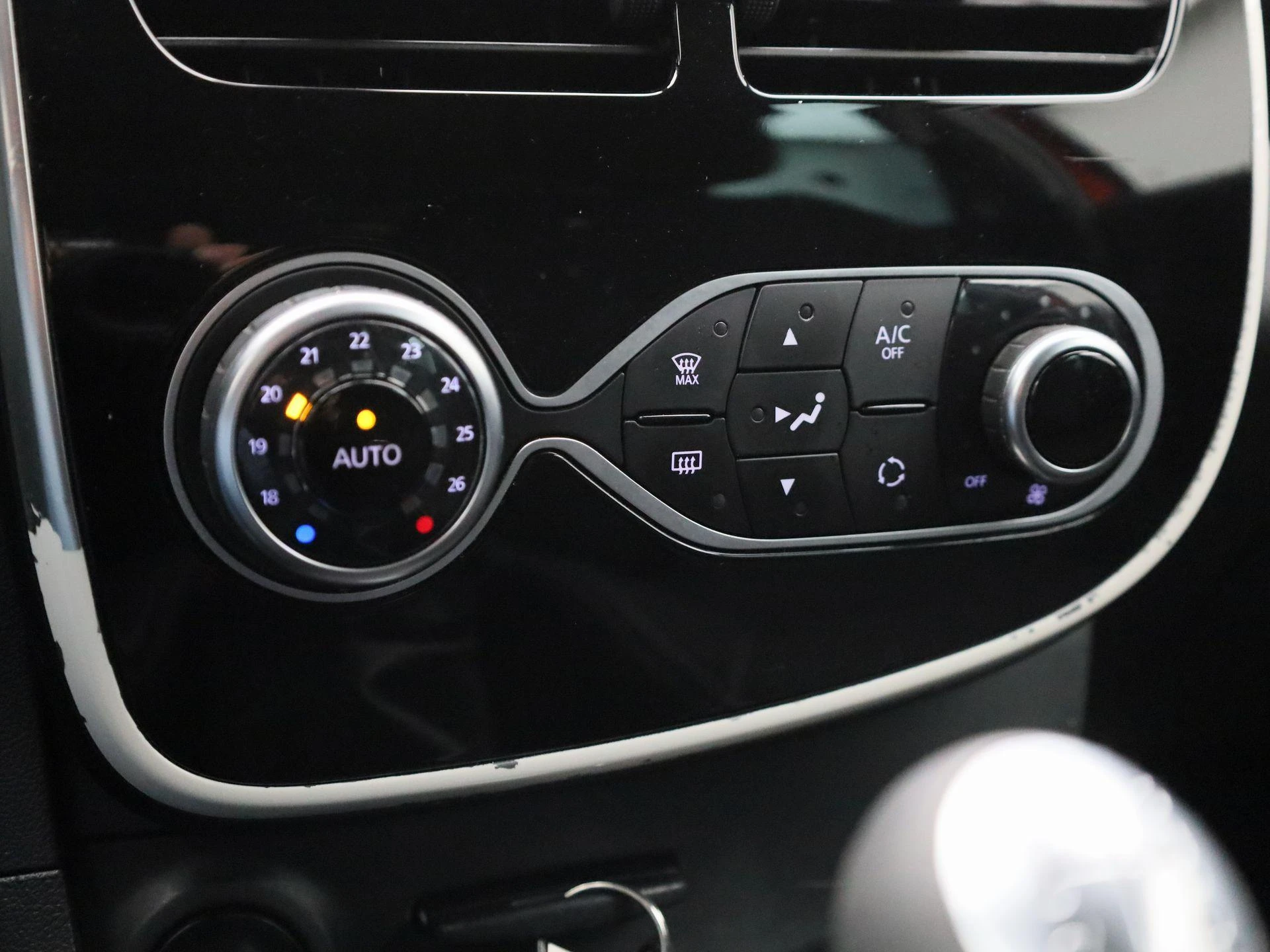Renault-Clio-image-16