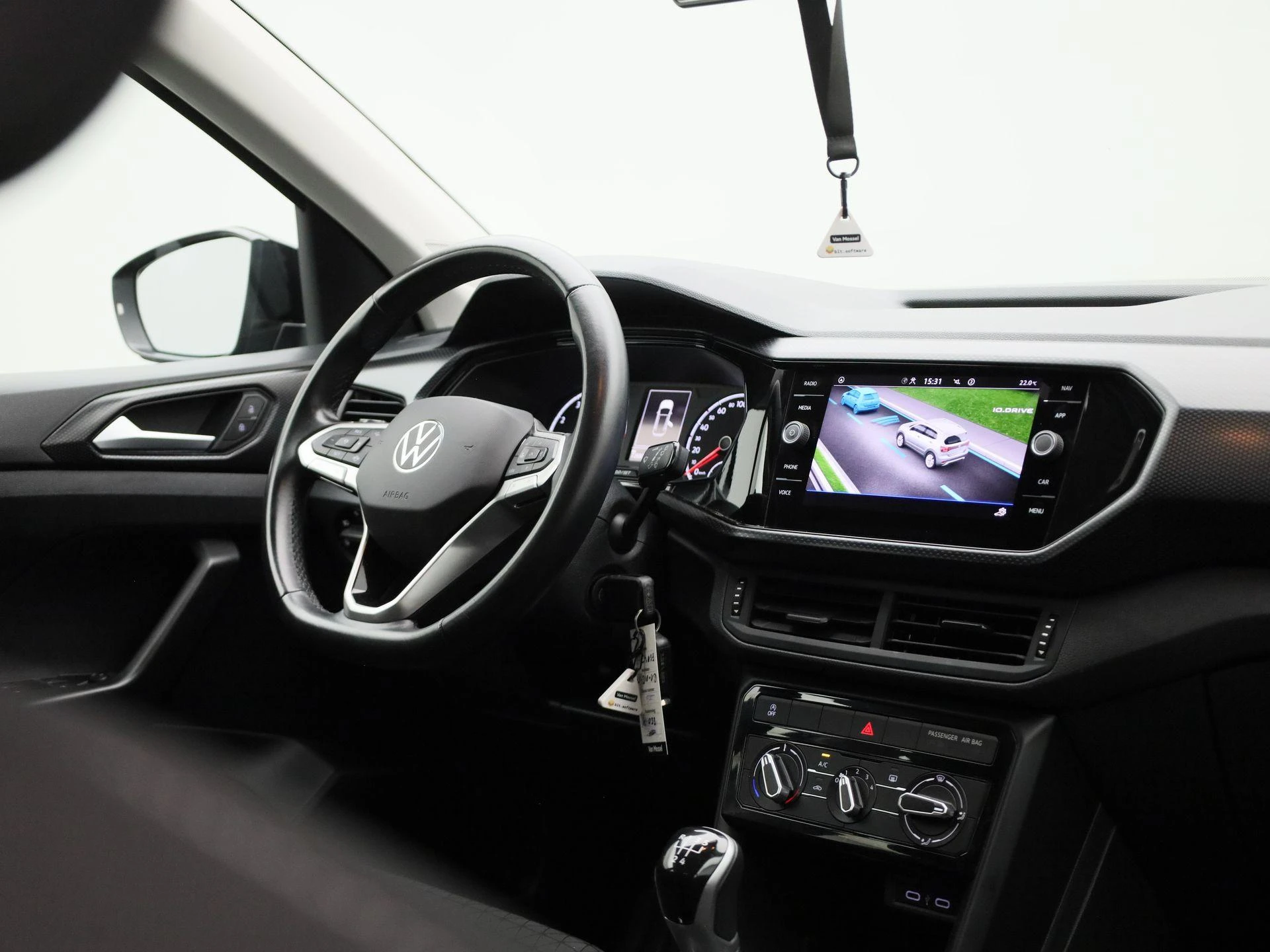 Volkswagen-T-Cross-image-31