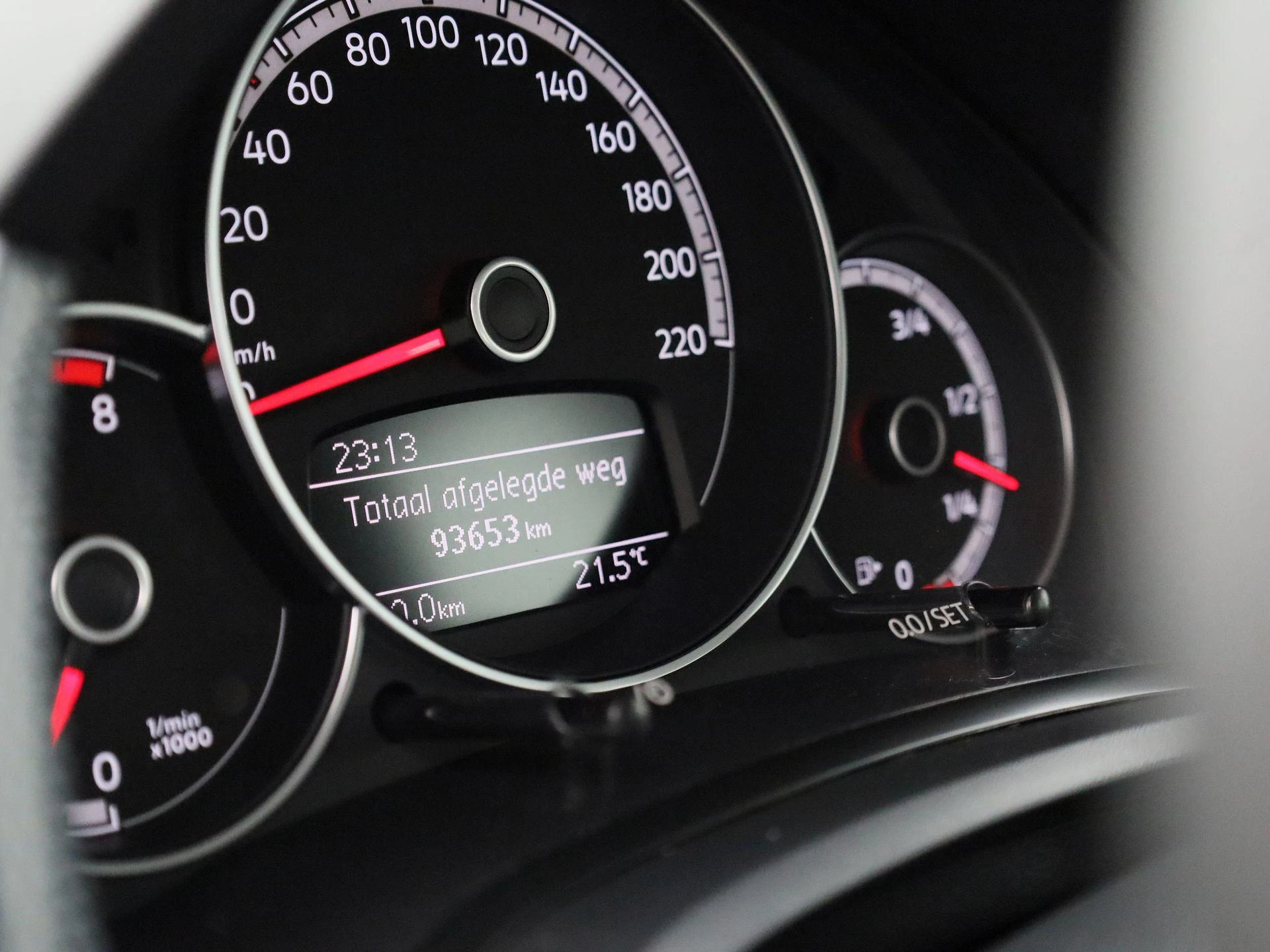 Volkswagen-up!-image-7