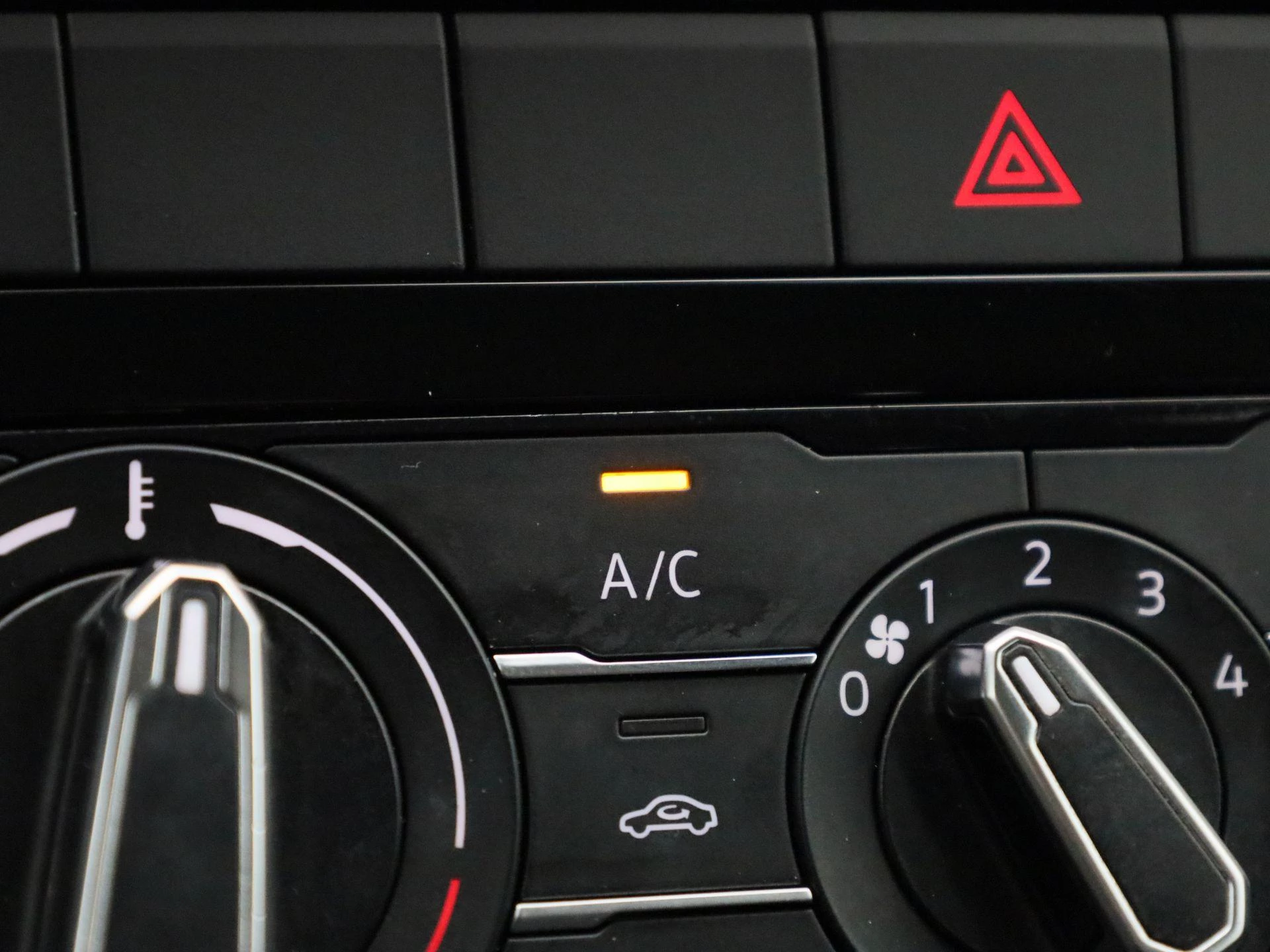 Volkswagen-T-Cross-image-18