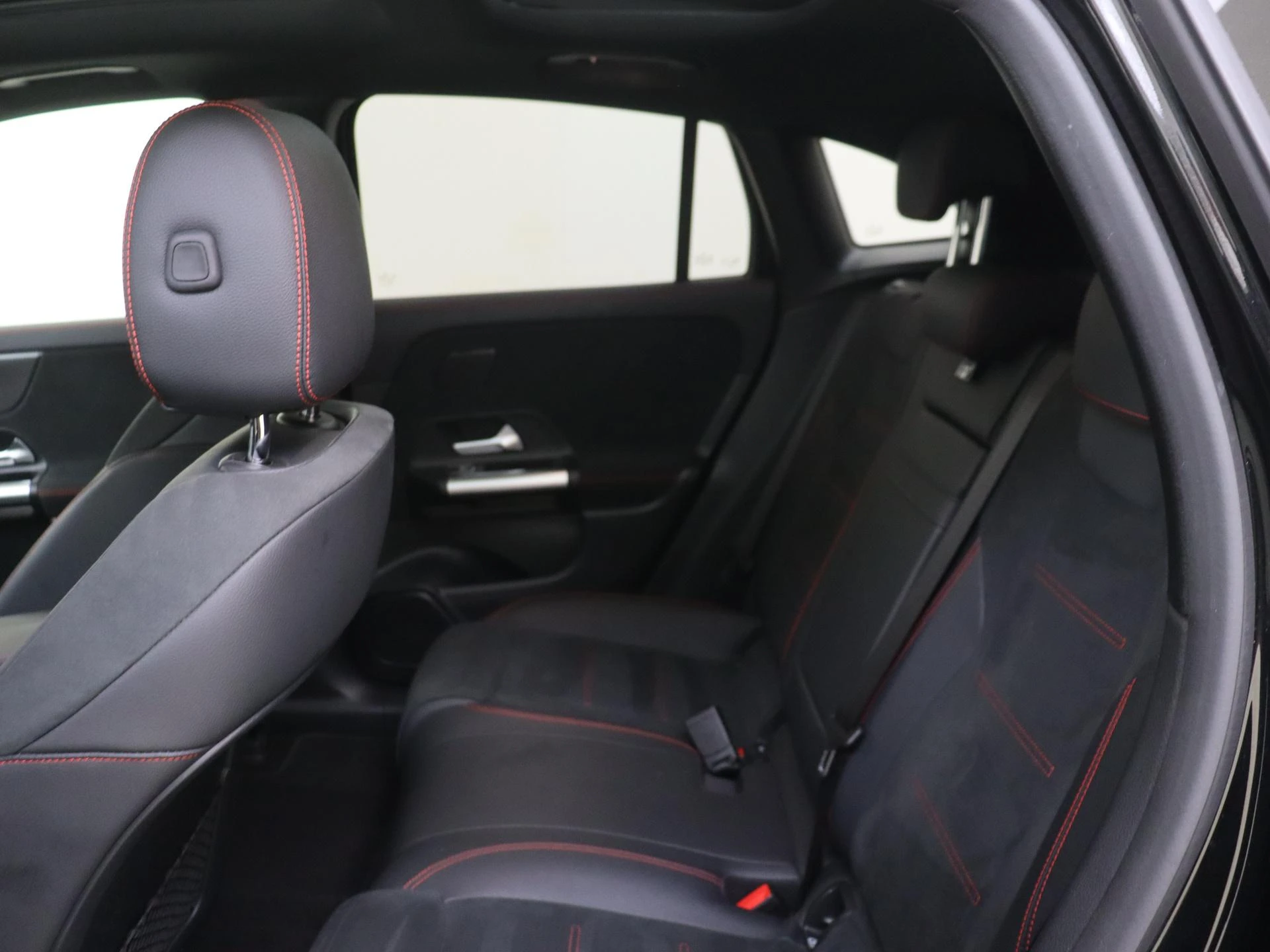 Mercedes-Benz-EQA-image-15