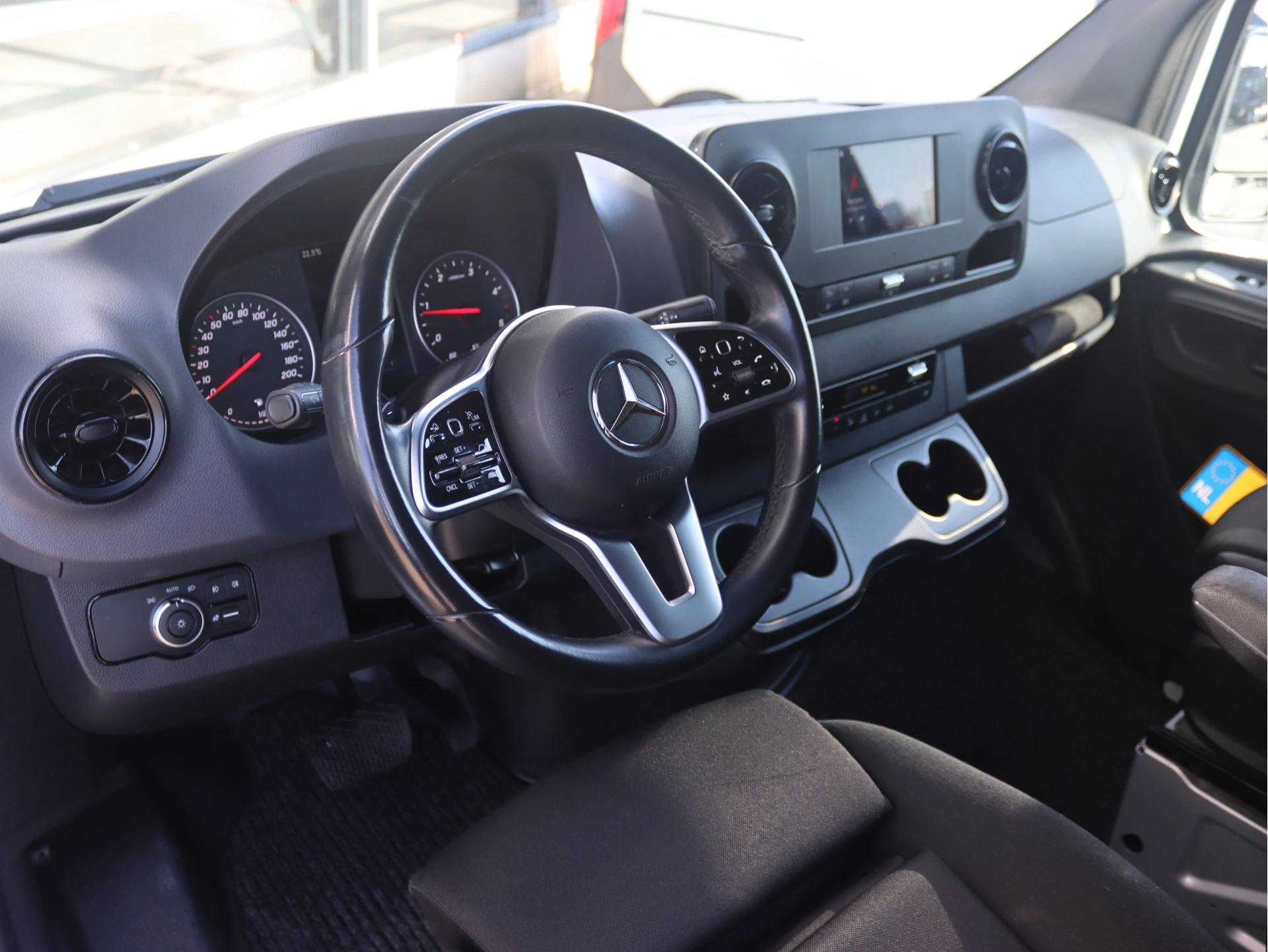 Mercedes-Benz-Sprinter-image-3