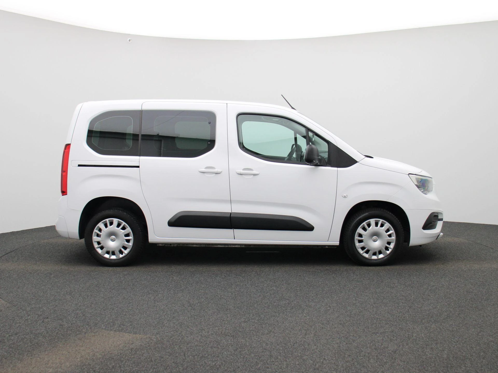 Opel-Combo Life-image-5