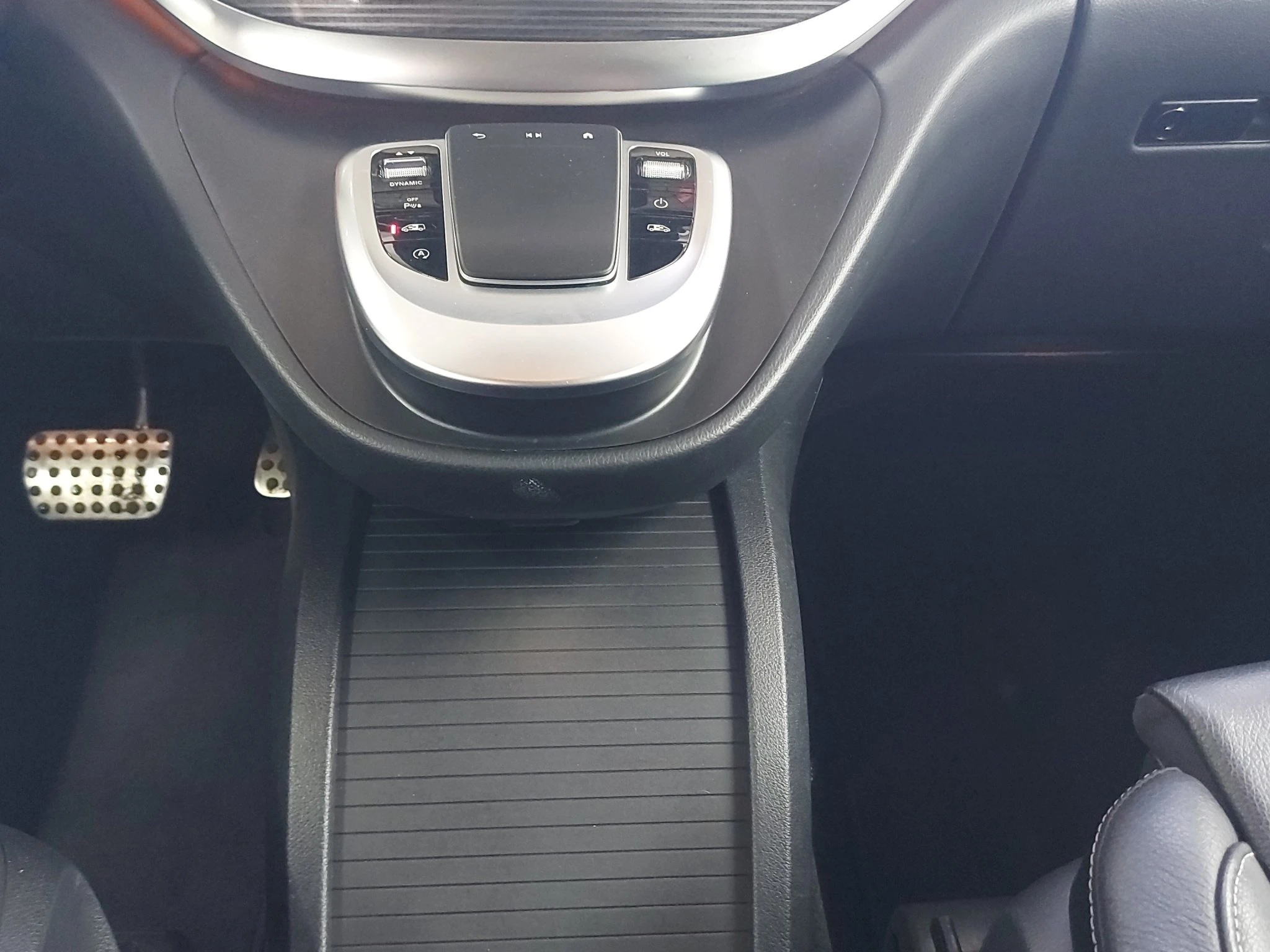Mercedes-Benz-V-Klasse-image-13