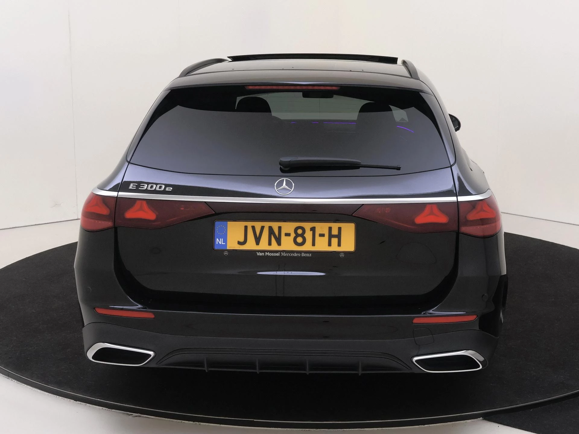 Mercedes-Benz-E-Klasse-image-5