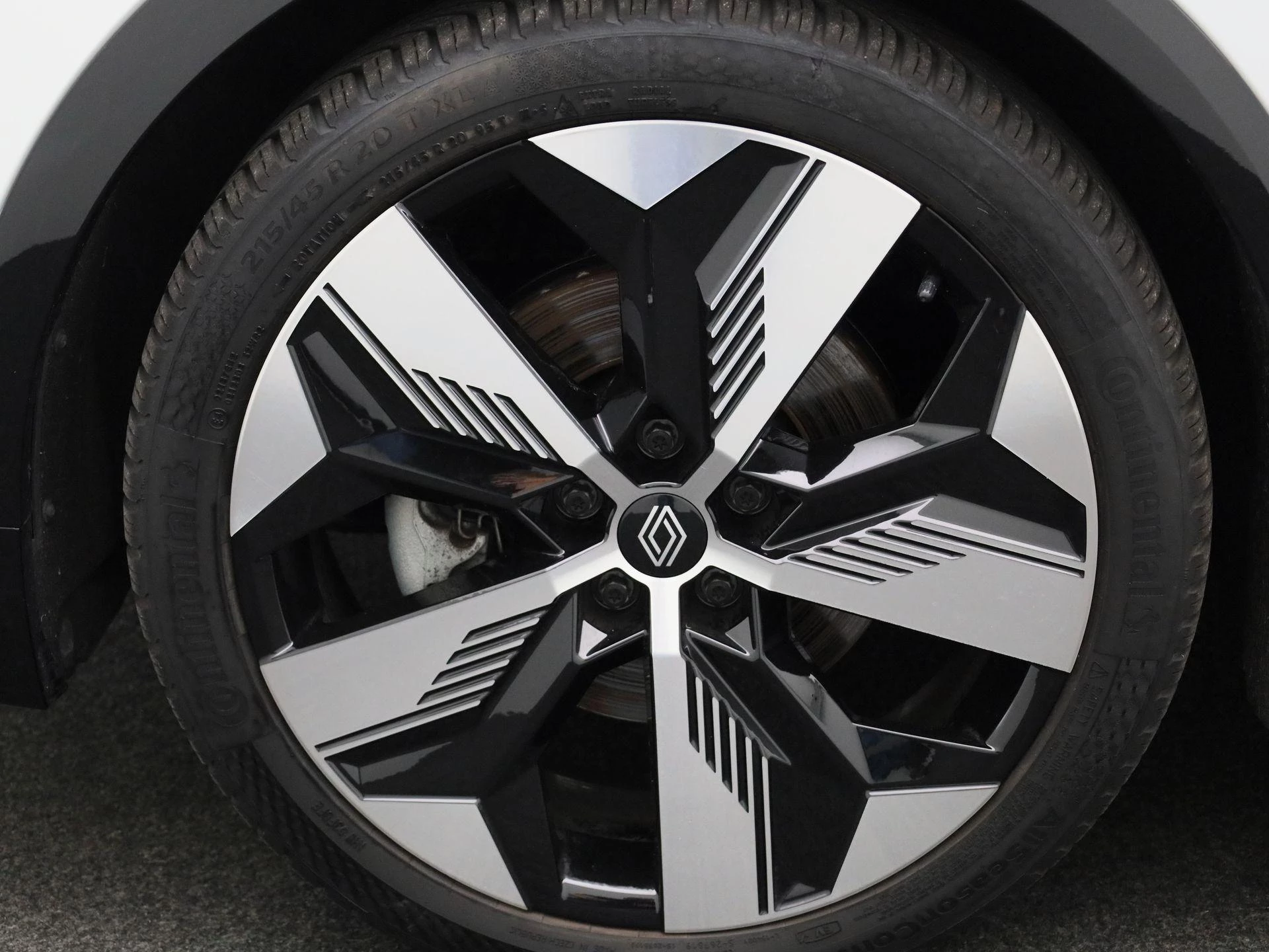 Renault-Megane E-Tech-image-12