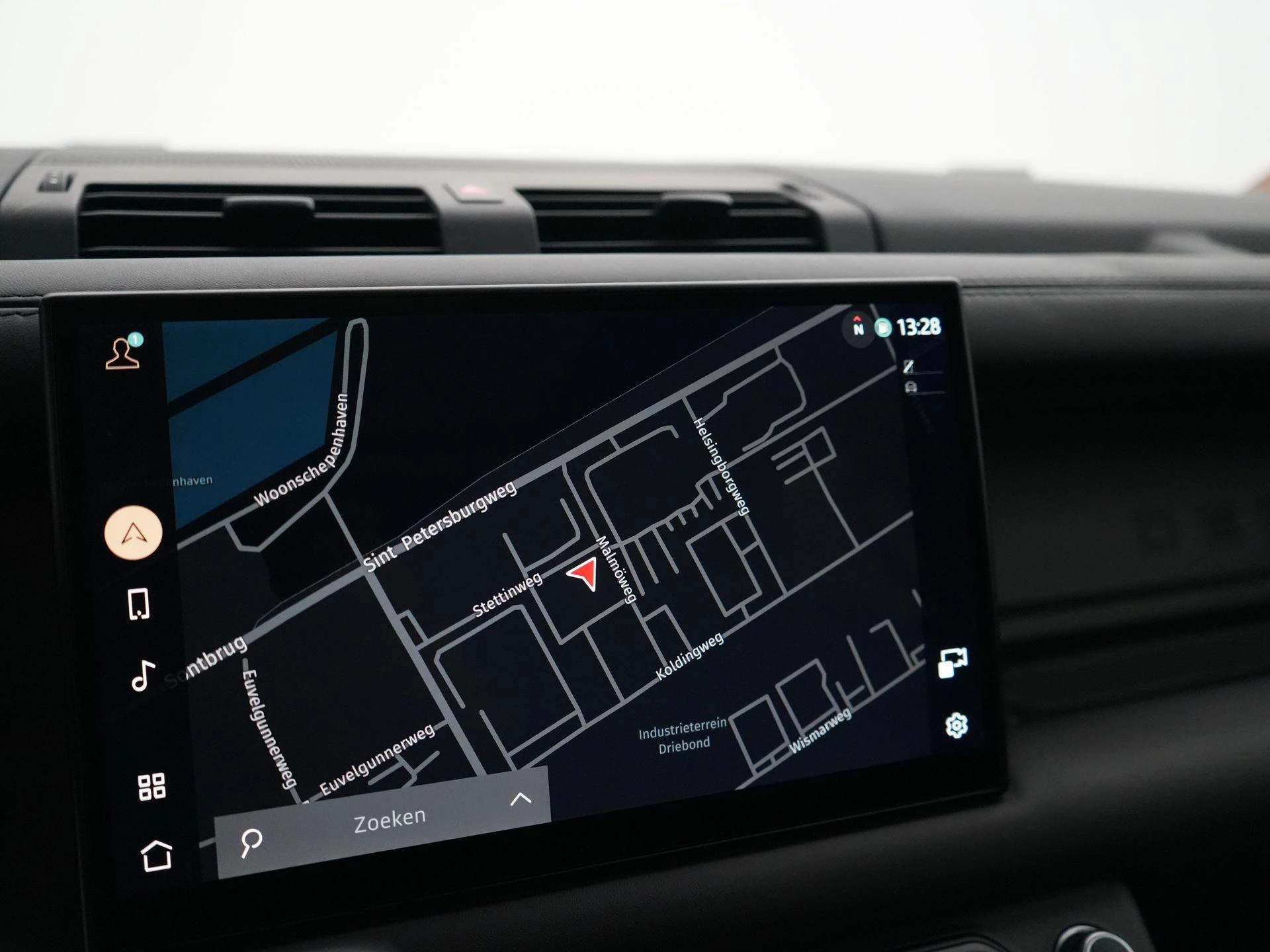 Land Rover-Defender-image-25