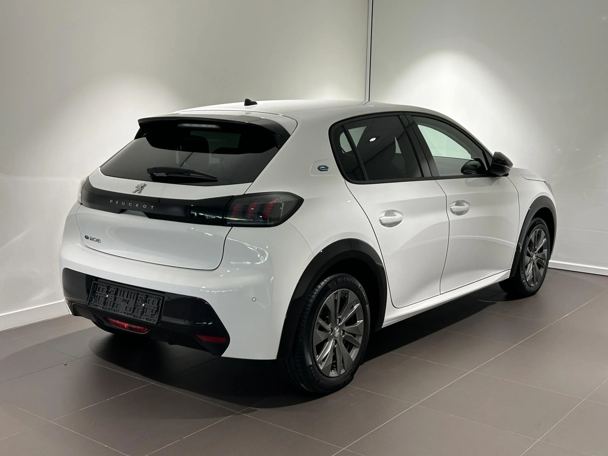 Peugeot-e-208-image-3