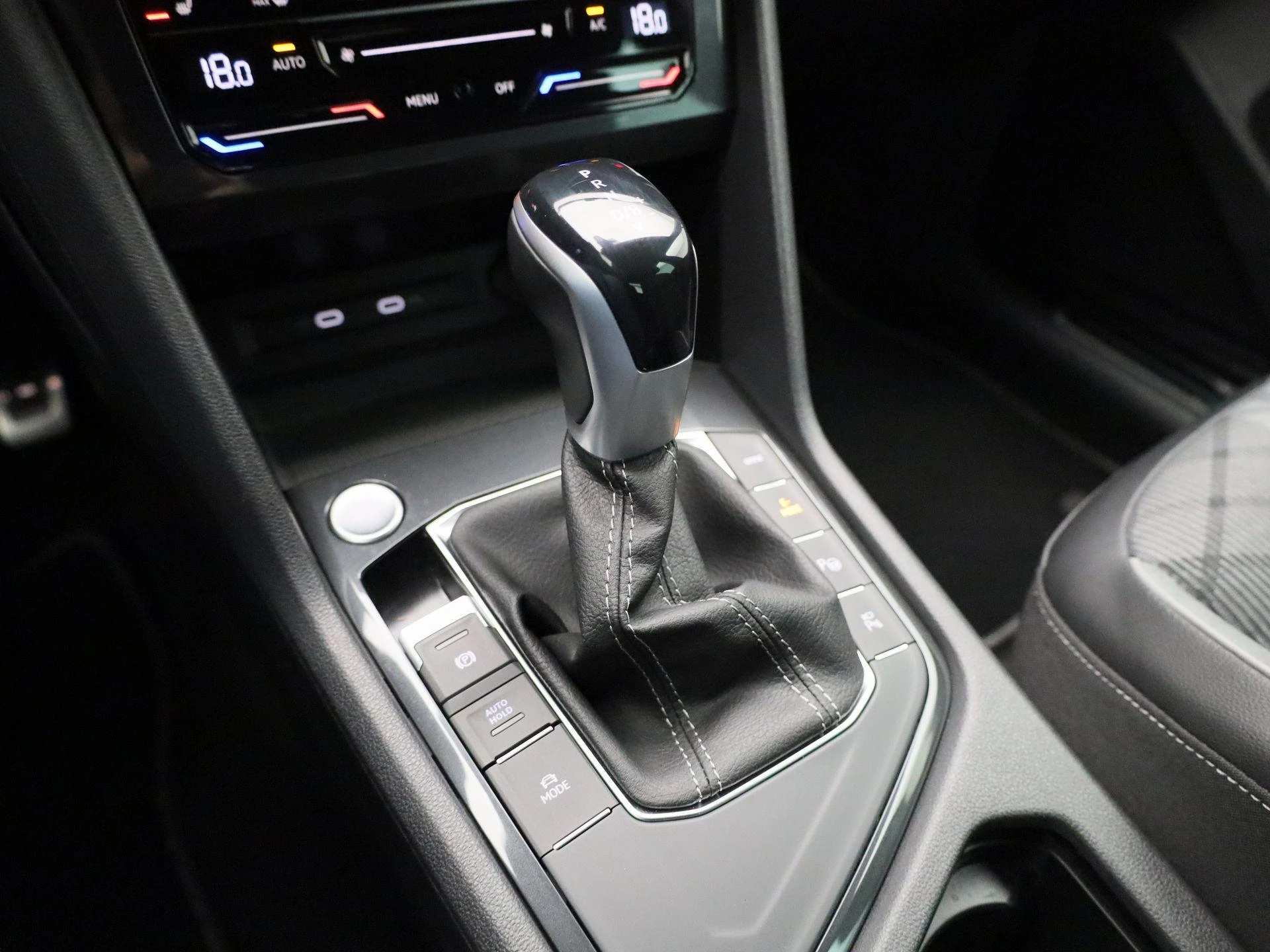 Volkswagen-Tiguan-image-28