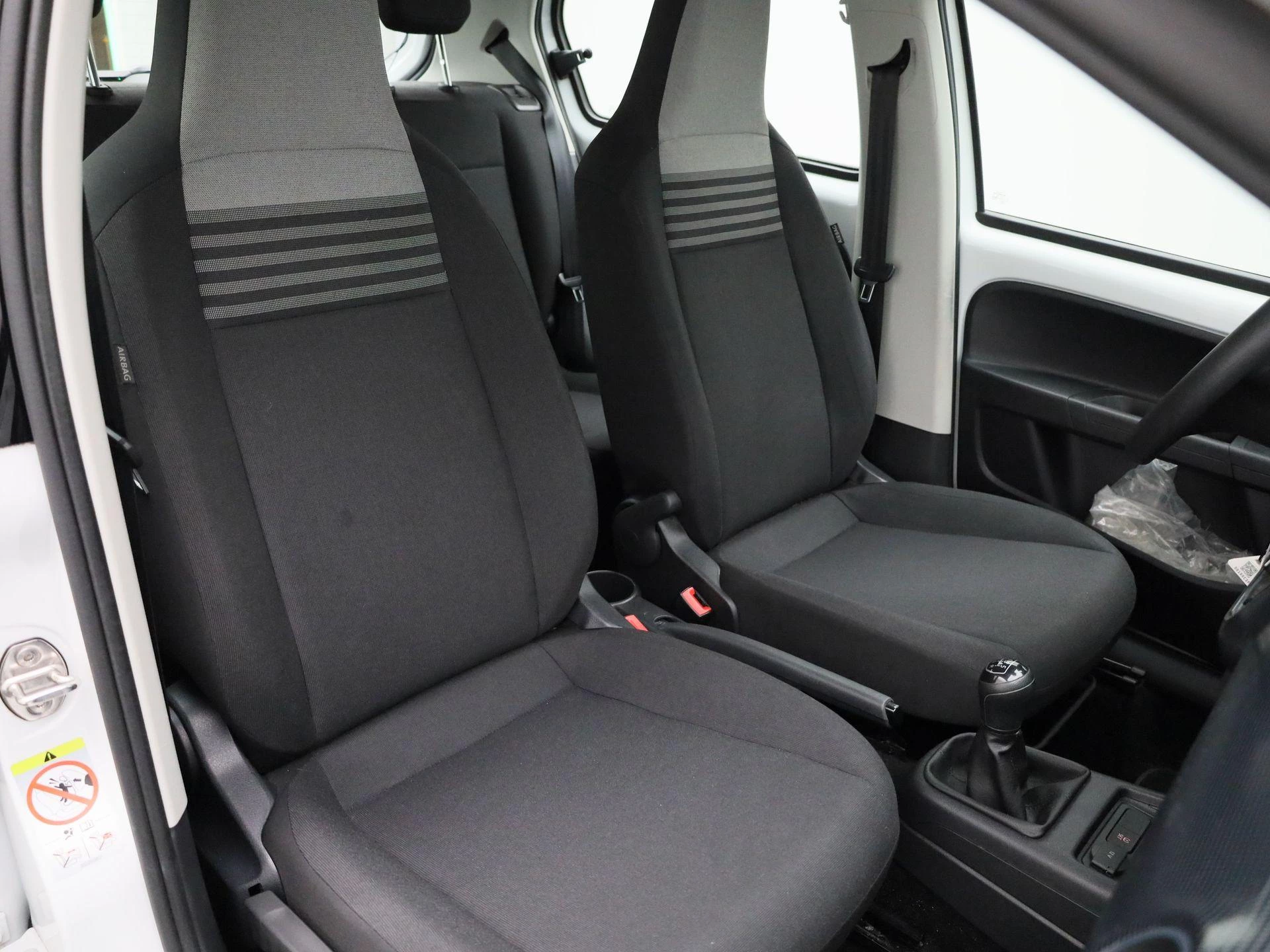 Volkswagen-up!-image-26