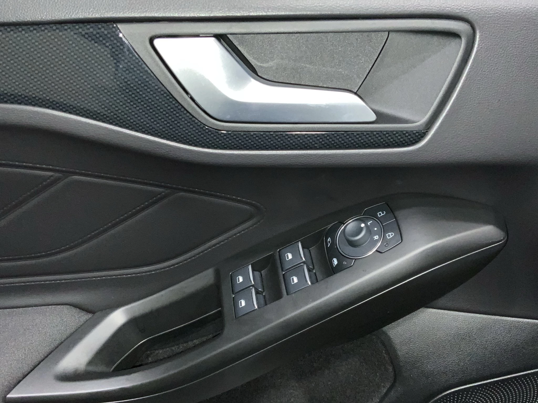Ford Focus ST-Line X Turnier Aut.*AHK*ACC*HUD*KAM*NAVI*WINTER-PKT.