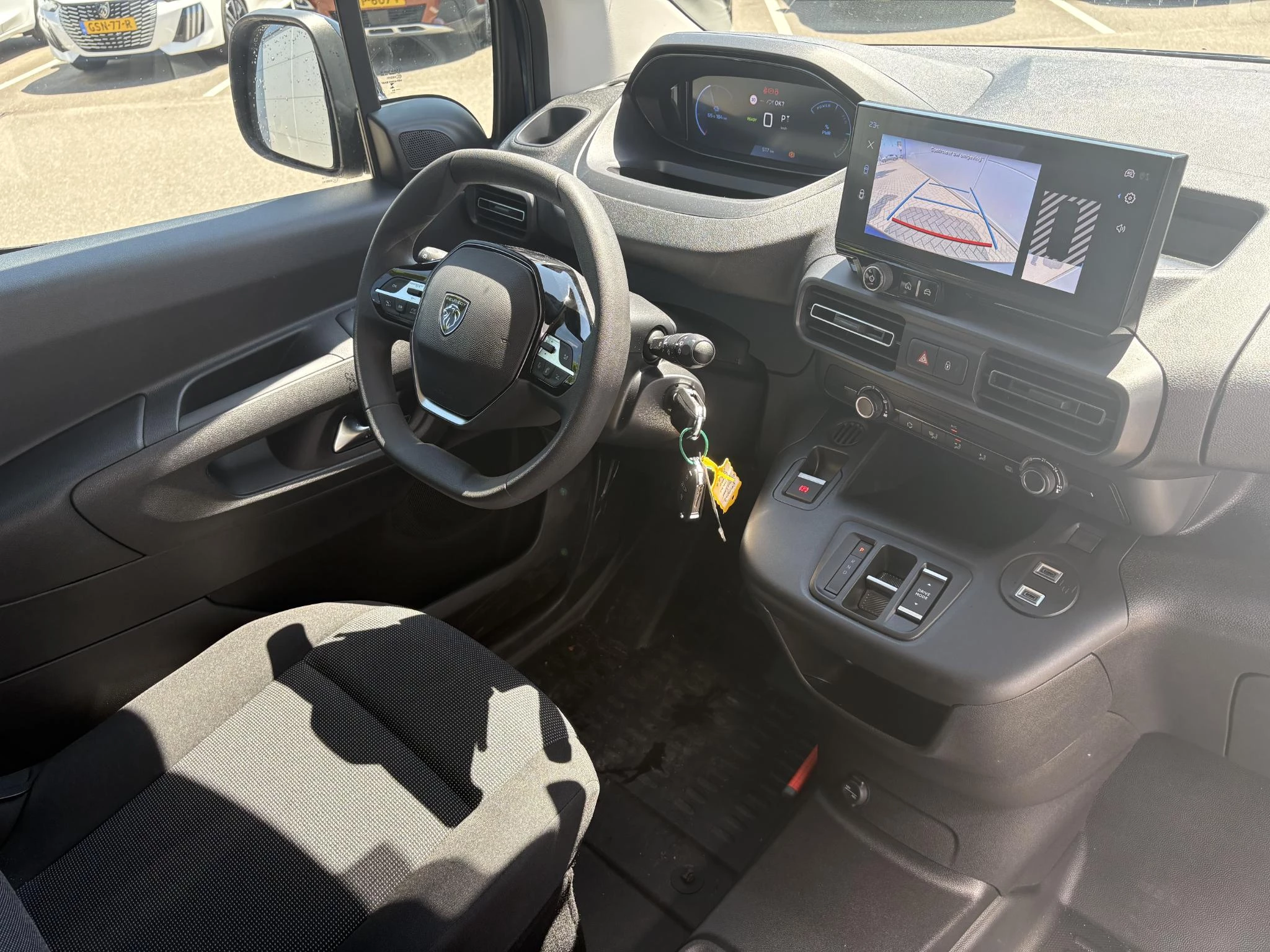 Peugeot-e-Partner-image-10