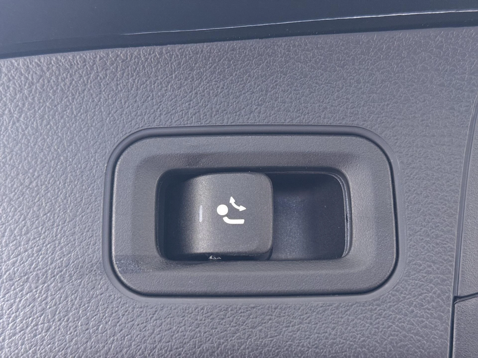 Mercedes-Benz-GLA-image-34