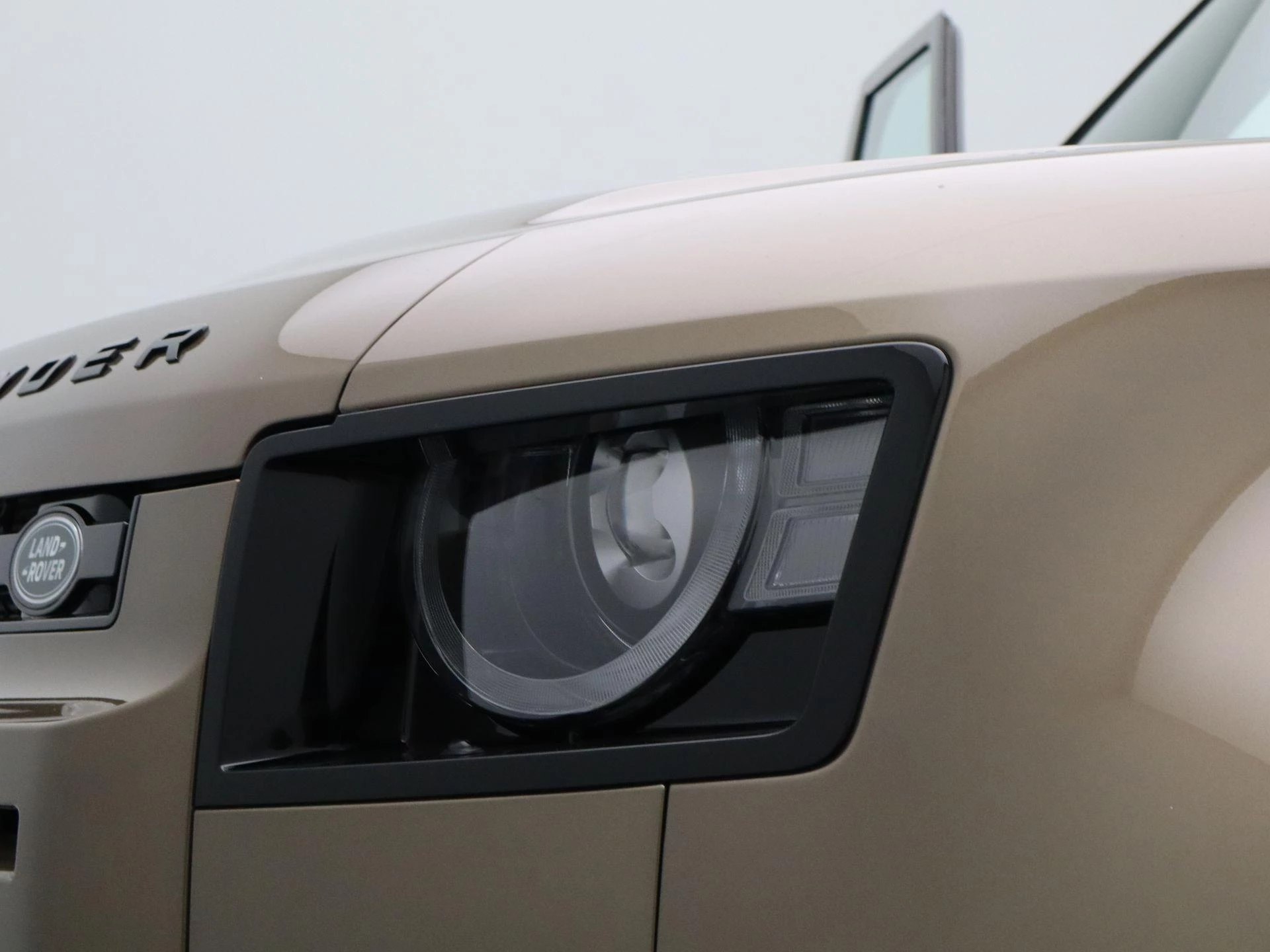 Land Rover Defender 110 2.0 P300e 110 X-Dynamic HSE