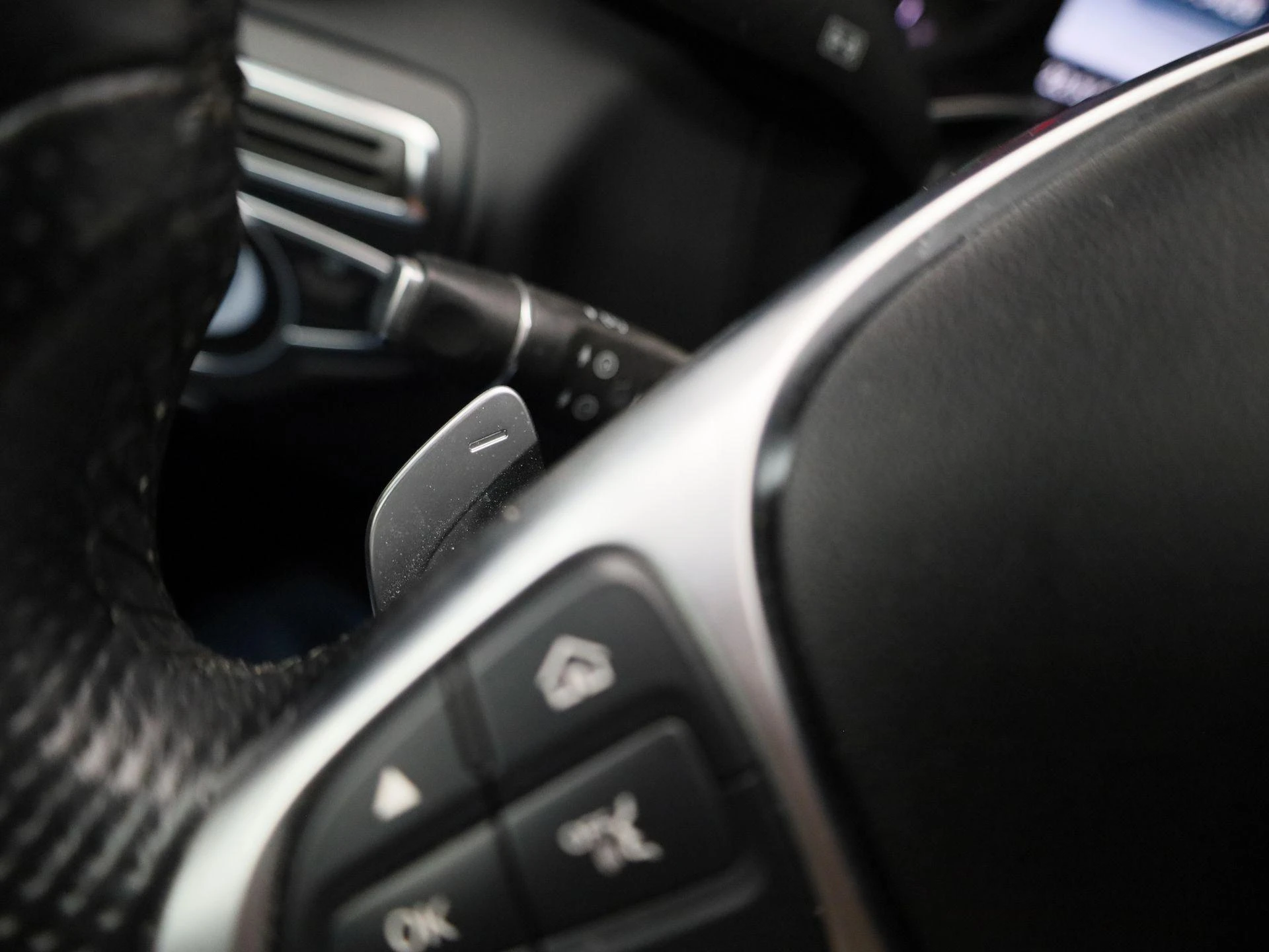 Mercedes-Benz-GLC-image-28