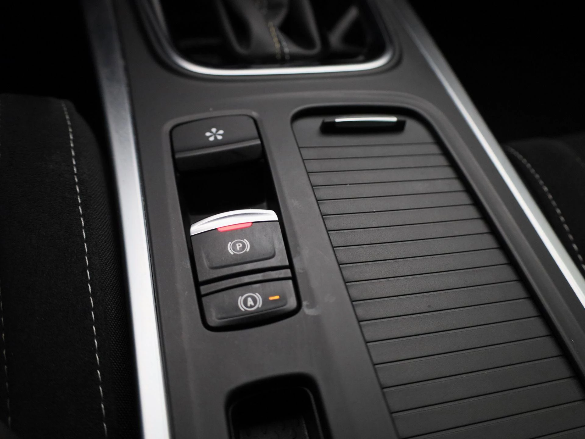 Renault-Megane E-Tech-image-27