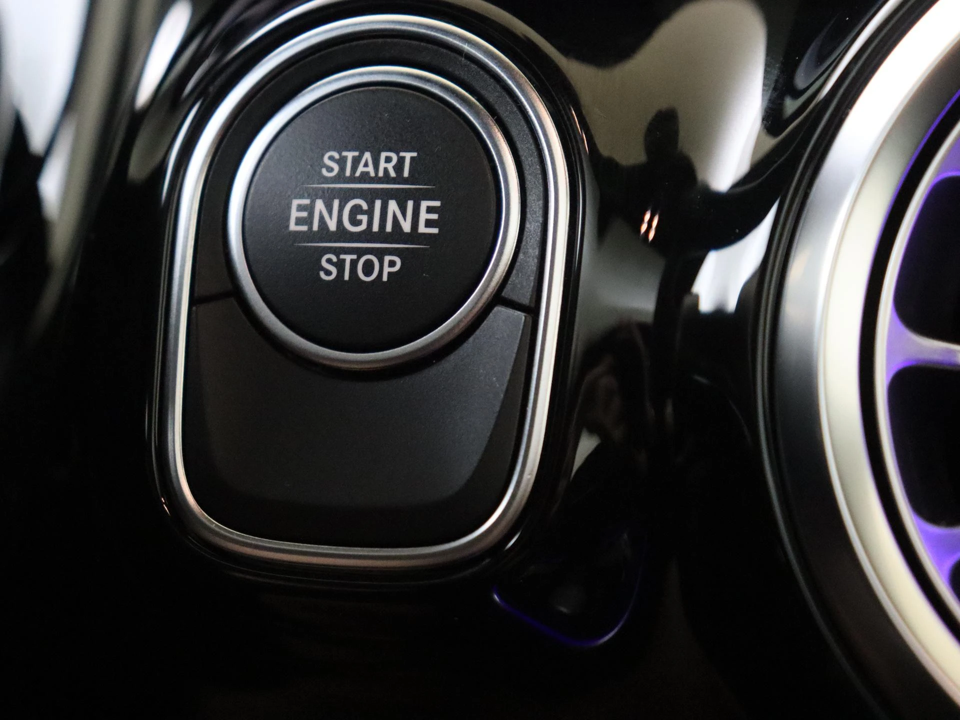 Mercedes-Benz-GLA-image-21