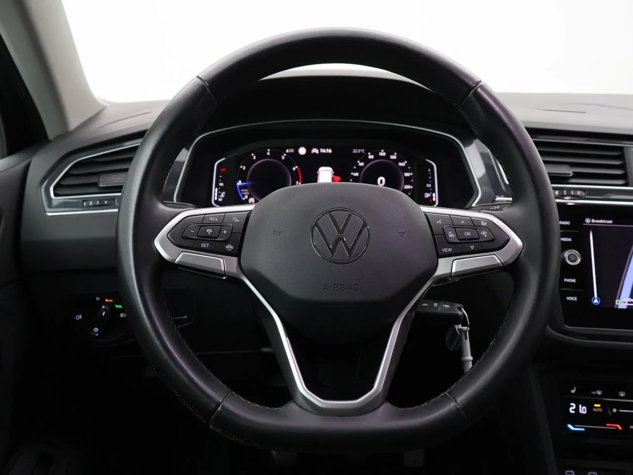 Volkswagen-Tiguan-image-9