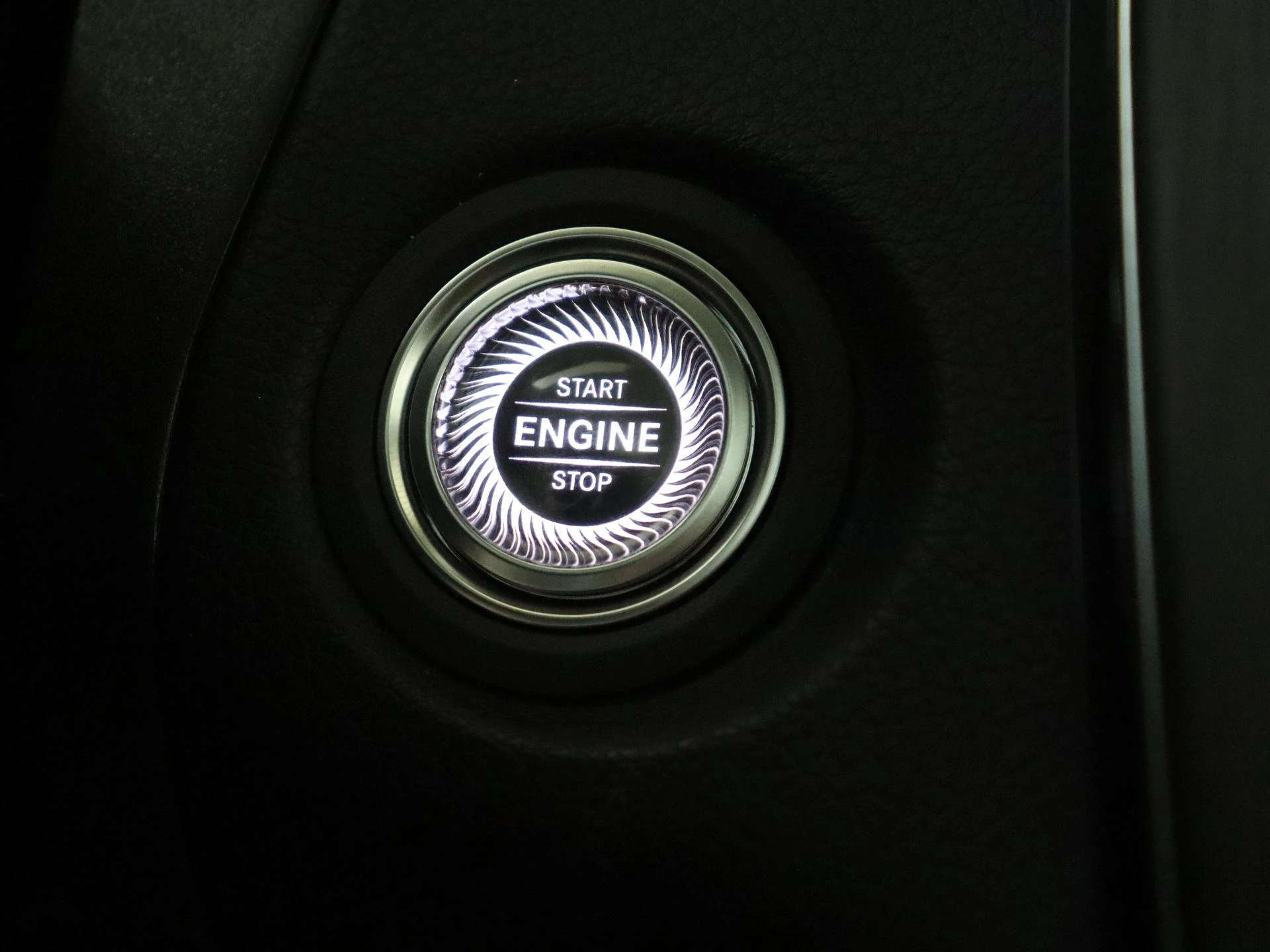 Mercedes-Benz-GLC-image-21