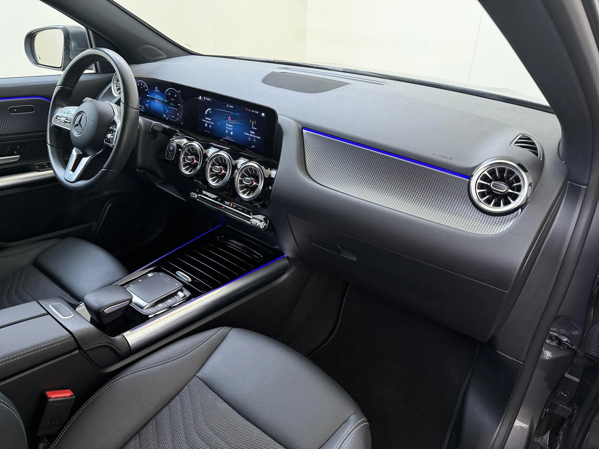 Mercedes-Benz-EQA-image-4