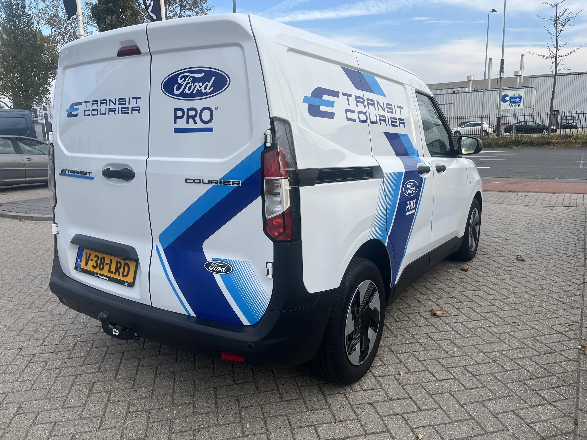 Ford-E-Transit-image-3