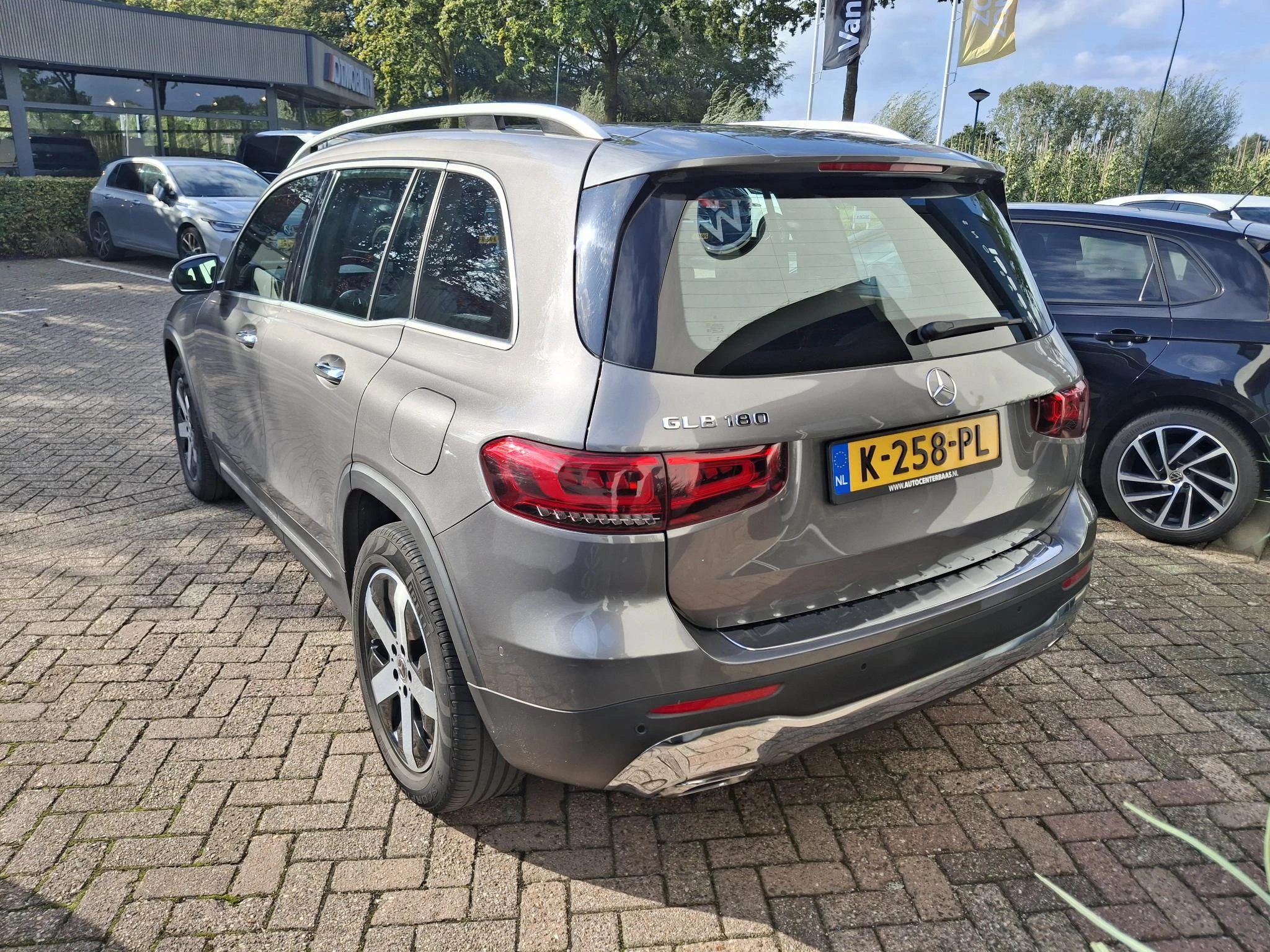 Mercedes-Benz-GLB-image-2