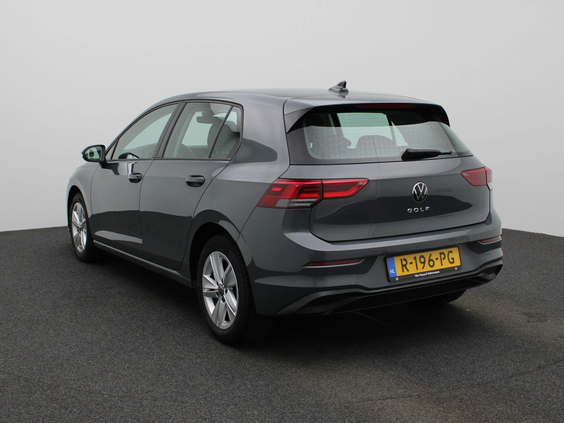 Volkswagen-Golf-image-1