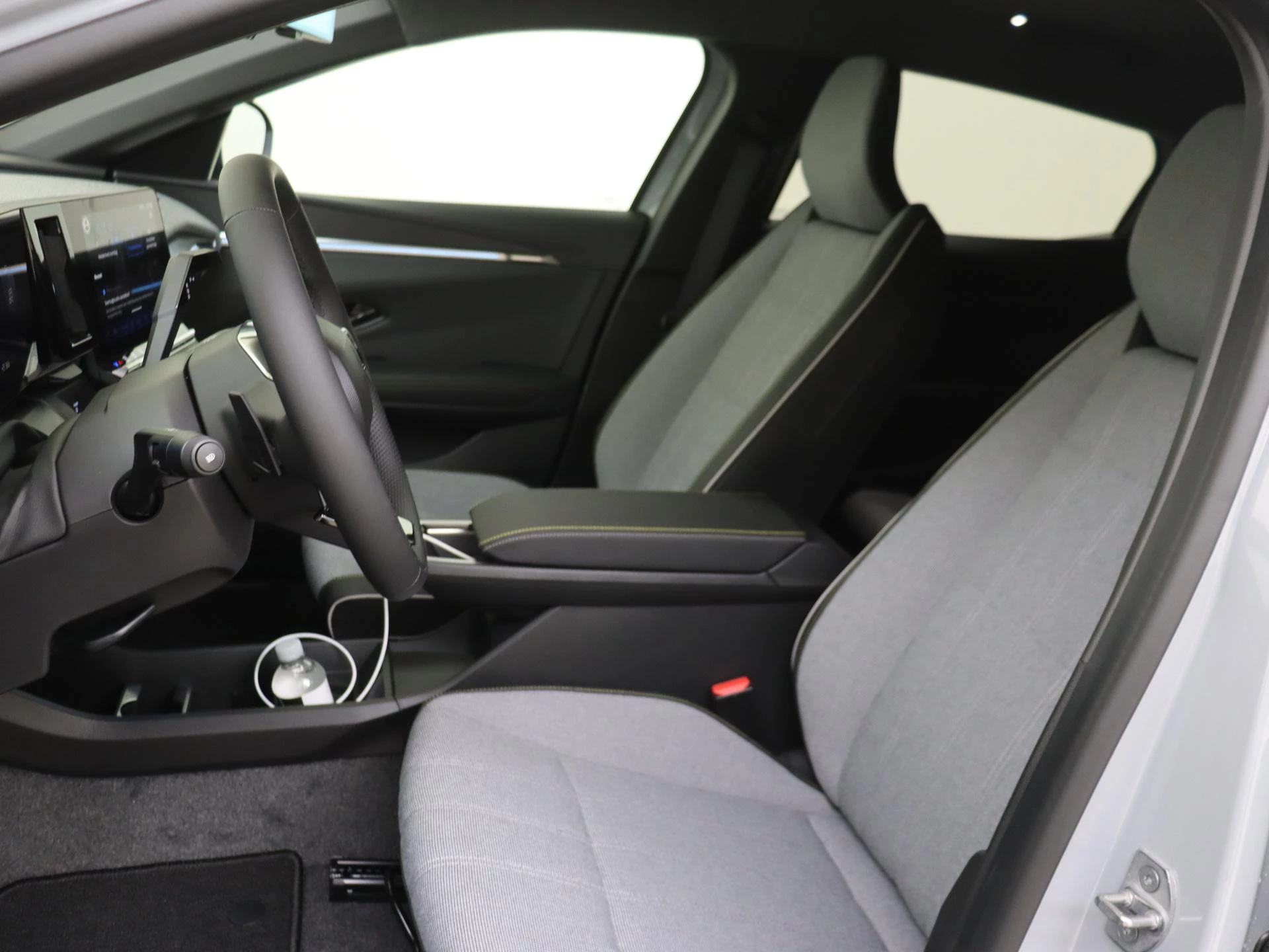 Renault-Megane E-Tech-image-10