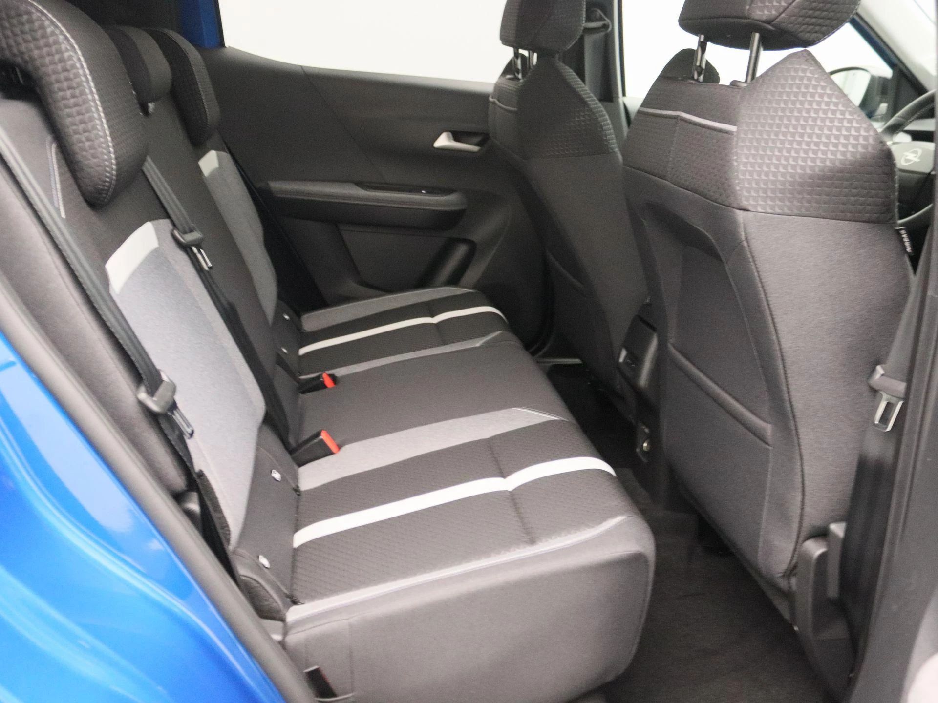 Opel-Frontera-image-26