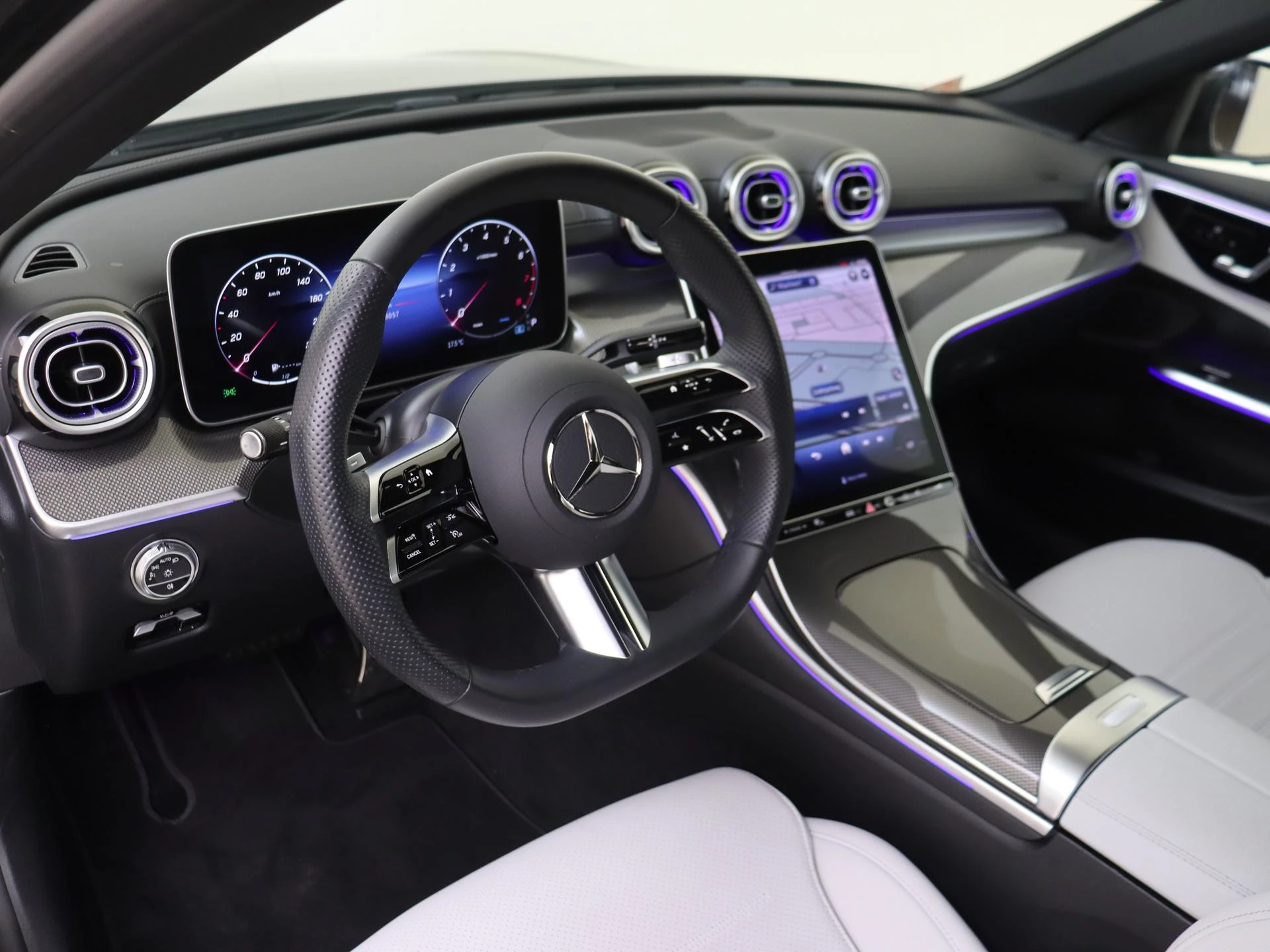 Mercedes-Benz-C-Klasse-image-12