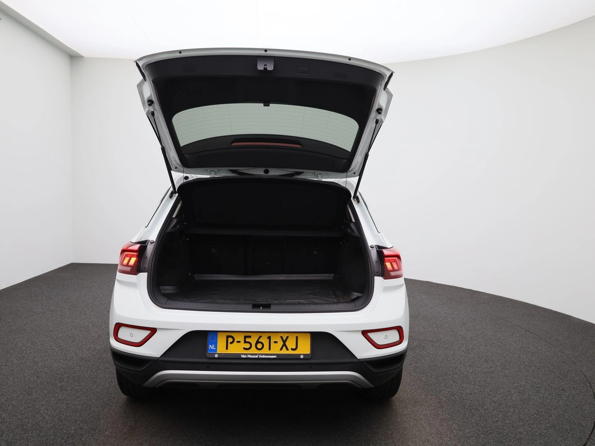 Volkswagen-T-Roc-image-10