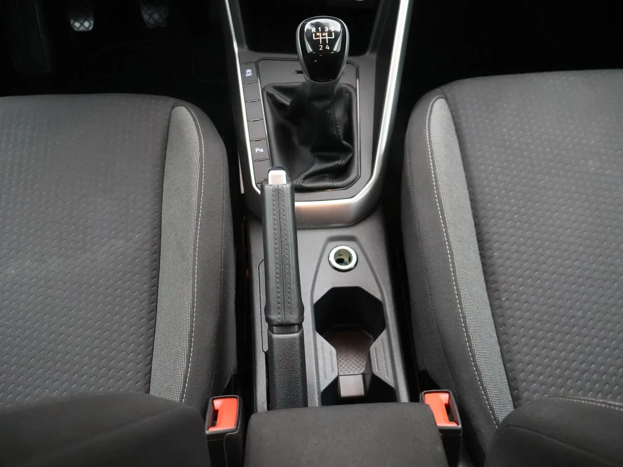 Volkswagen-Polo-image-25
