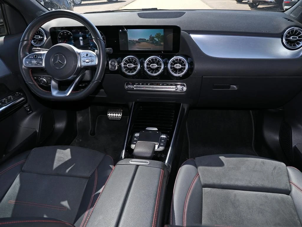 Mercedes-Benz-GLA 200-image-13