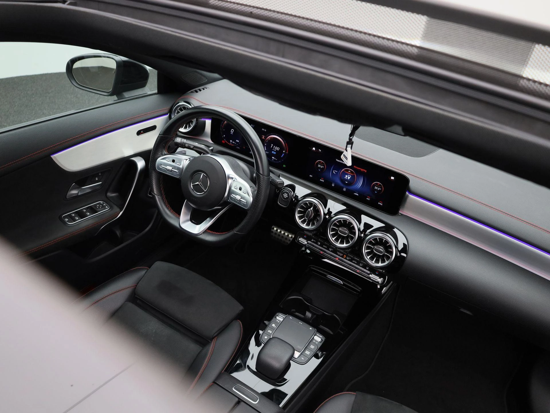 Mercedes-Benz-CLA-image-36